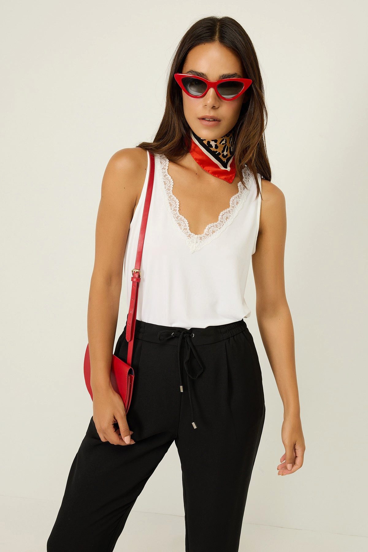 Blusentop Ärmellose Bluse mit Spitzendetail