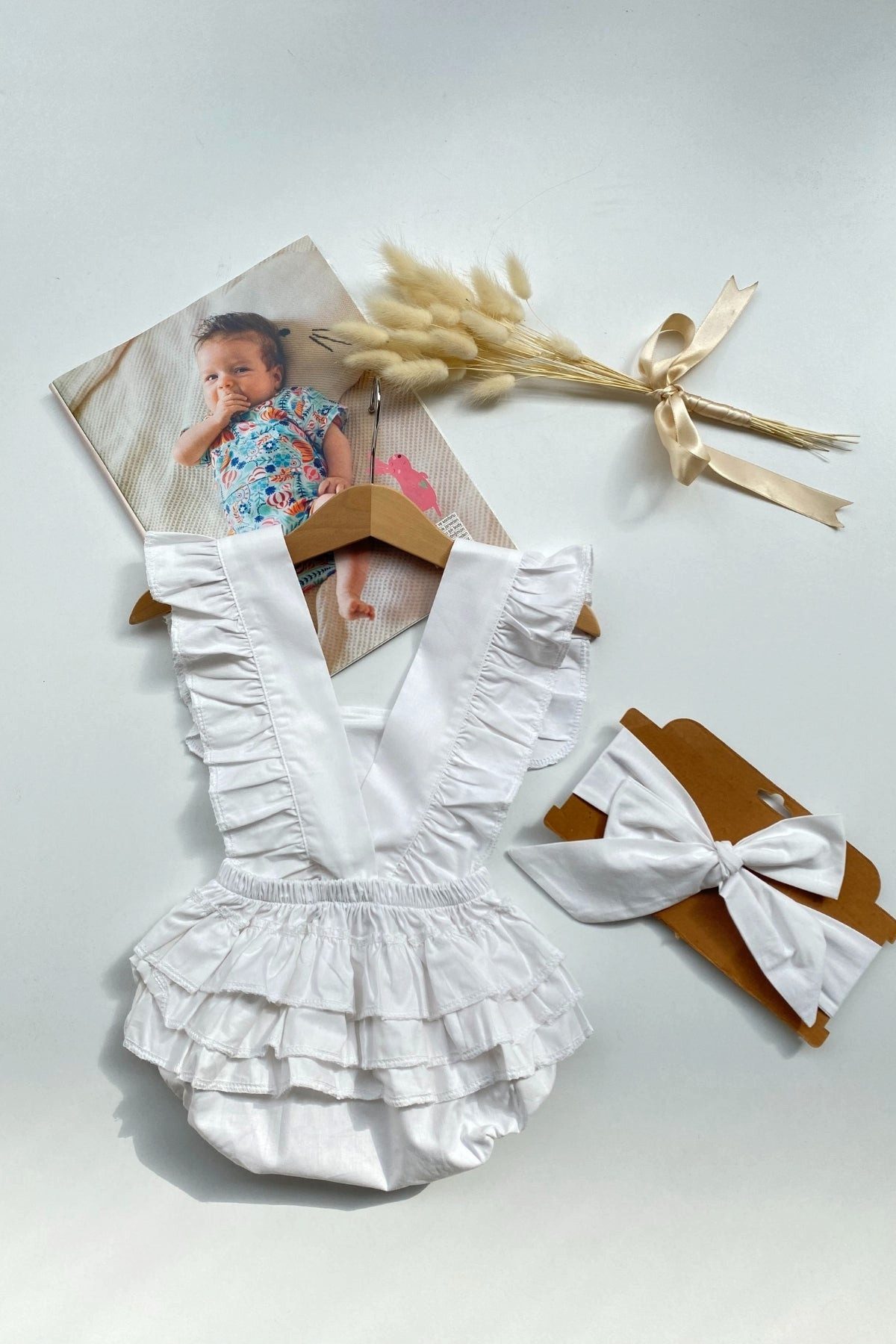 Parla Kids Ползунки Bezaubernde Baby Salopette - weiß - mit Haarband