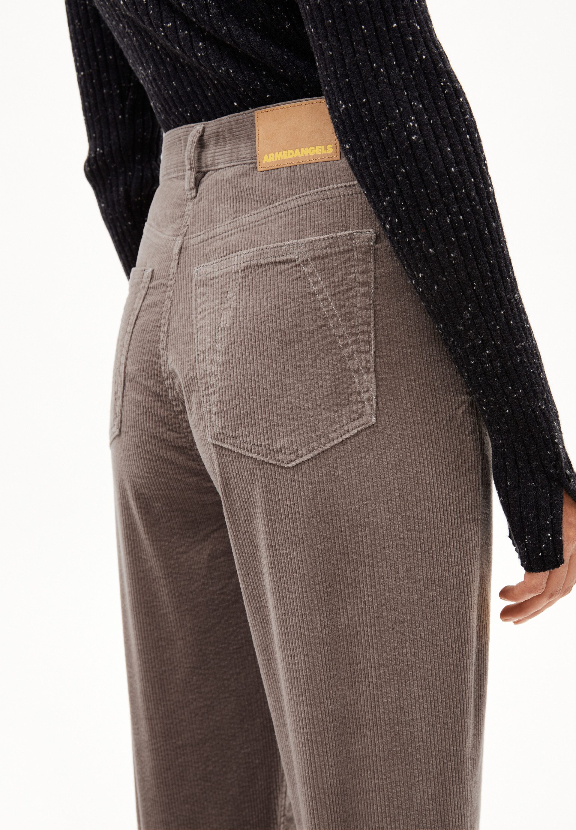 Armedangels Stoffhose AAIKALA CORDUROY Webhose aus Bio-Baumwoll Mix (High Waist, Regular Fit)