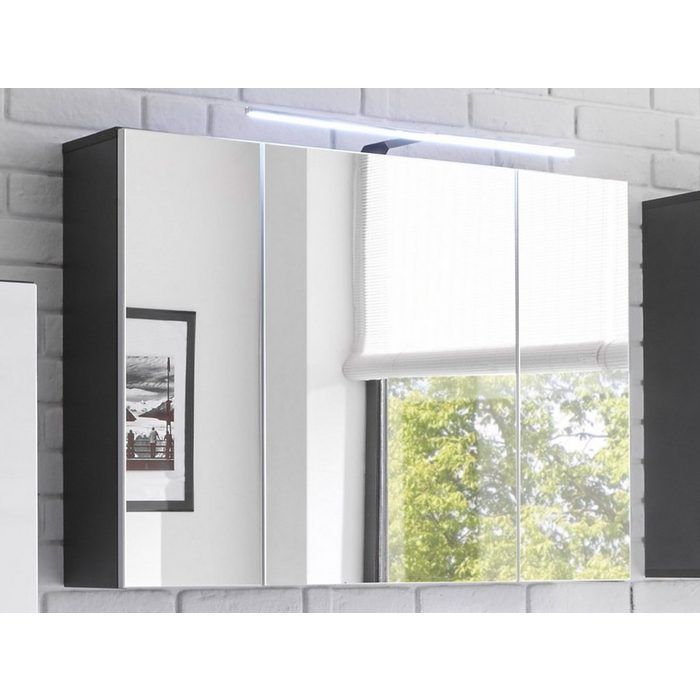 möbelando Spiegelschrank Brooklyn Moderner Spiegelschrank Korpus aus Spanplatte in Grau Front aus Spiegelglas mit 3 Türen 3 Einlegeböden inkl. LED-Aufsatzleuchte. Breite 99 cm Höhe 70 cm Tiefe 21 cm.