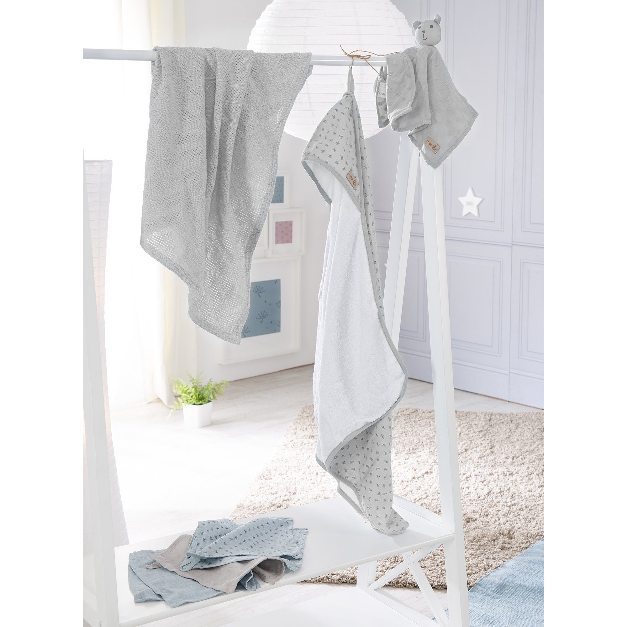 roba® Neugeborenen-Geschenkset Lil Planet Handtuch, Waschlappen, Schmusetuch & Decke