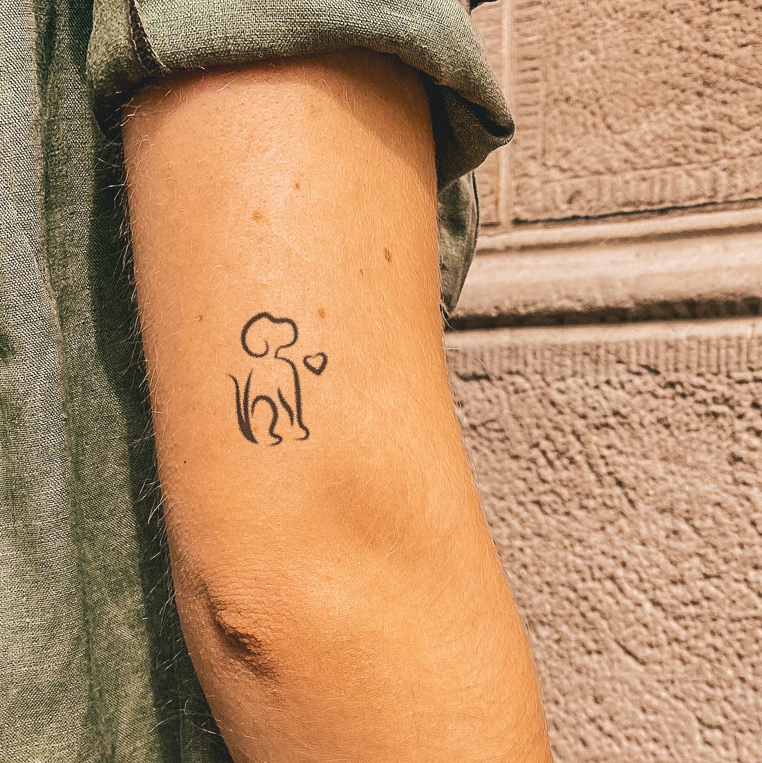 Inkster Schmuck-Tattoo Sitzender Hund, wasserfestes temporäres Tattoo, 2 Wochen Halt