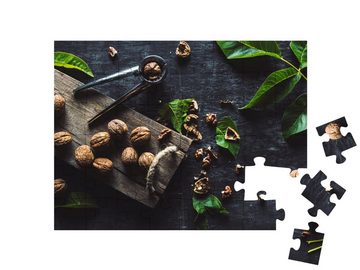 puzzleYOU Puzzle Walnüsse mit den Blättern des Walnussbaumes, 48 Puzzleteile, puzzleYOU-Kollektionen Nüsse