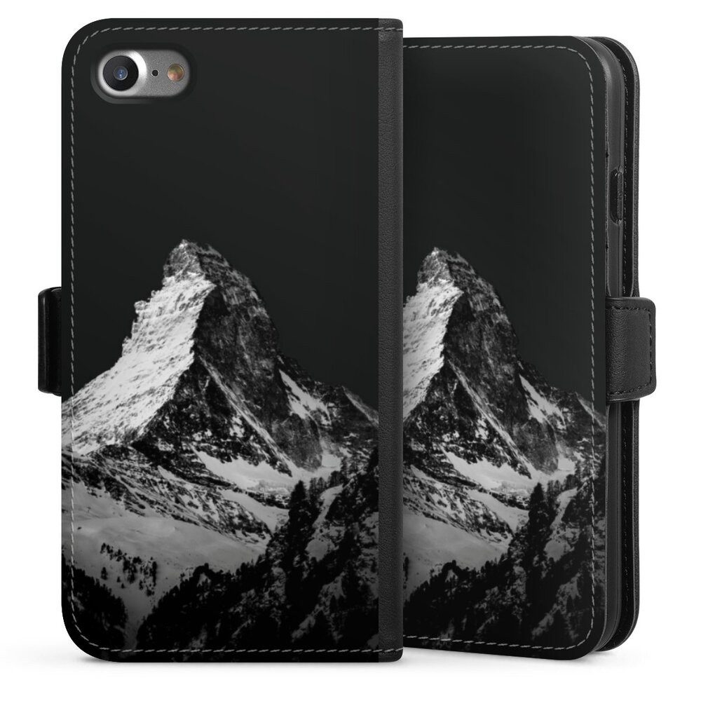 DeinDesign Handyhülle Berg Schnee Alpspitze Snow Capped Mountains Grayscale, Apple iPhone 8 Hülle Handy Flip Case Wallet Cover Handytasche Leder