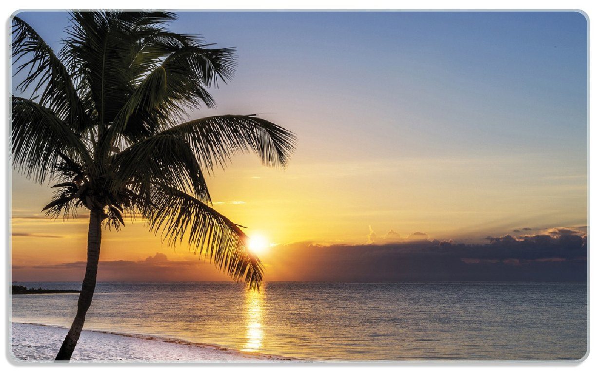 Wallario Frühstücksbrett Palme am Strand - Sonnenuntergang über dem Meer, ESG-Sicherheitsglas, (inkl. rutschfester Gummifüße 4mm, 1-St), 14x23cm