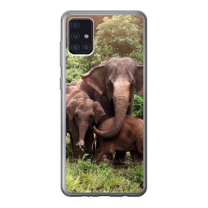 MuchoWow Handyhülle Wilde Elefanten Handyhülle Samsung Galaxy A52 5G Smartphone-Bumper Print Handy