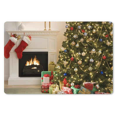 MuchoWow Gaming Mauspad Ein Weihnachtsbaum mit Geschenken neben einem Kamin (1-St), Mousepad mit Rutschfester Unterseite, Gaming, 120x80 cm, XXL, Großes