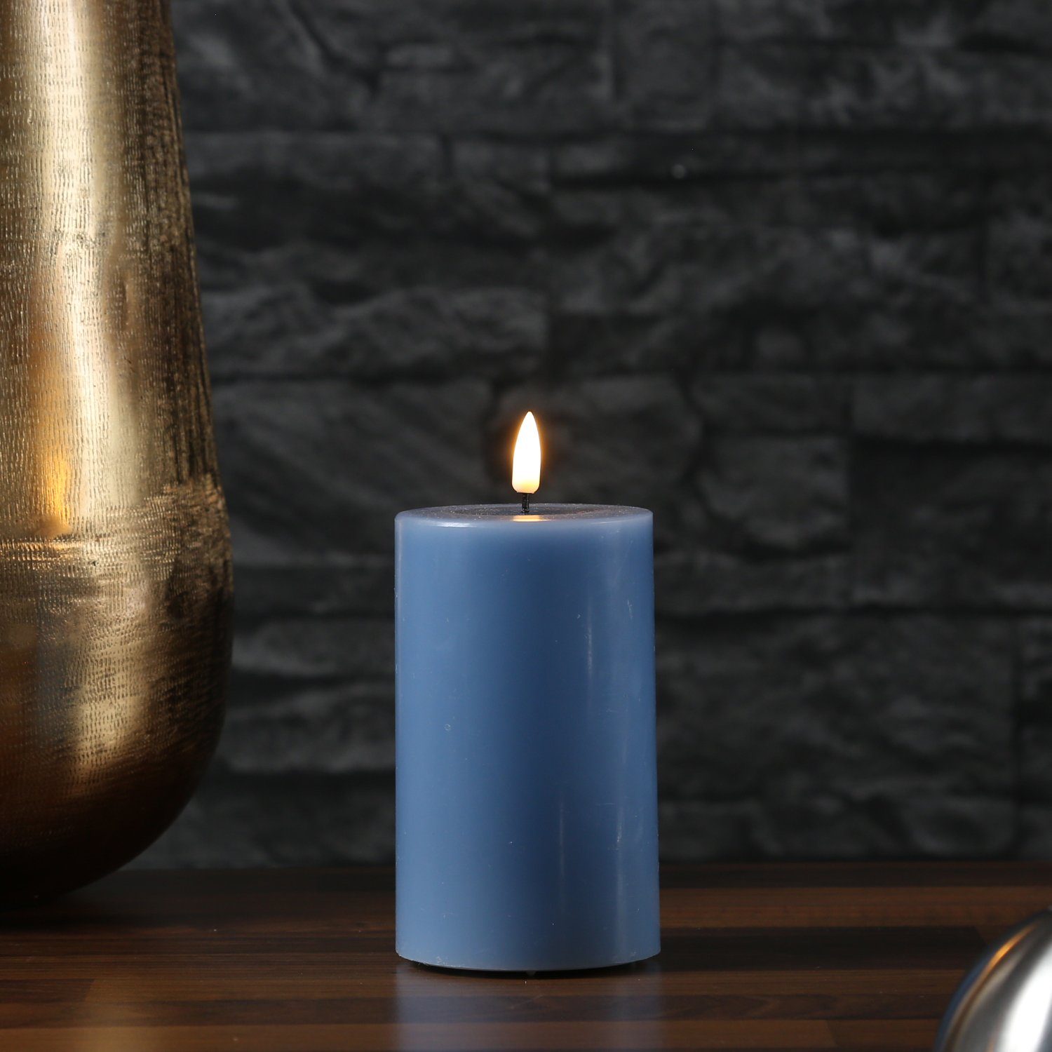 Deluxe Homeart LED-Kerze Mia Deluxe Echtwachs Wachsspiegel flackernd H: 12,5cm D: 7,5cm eisblau