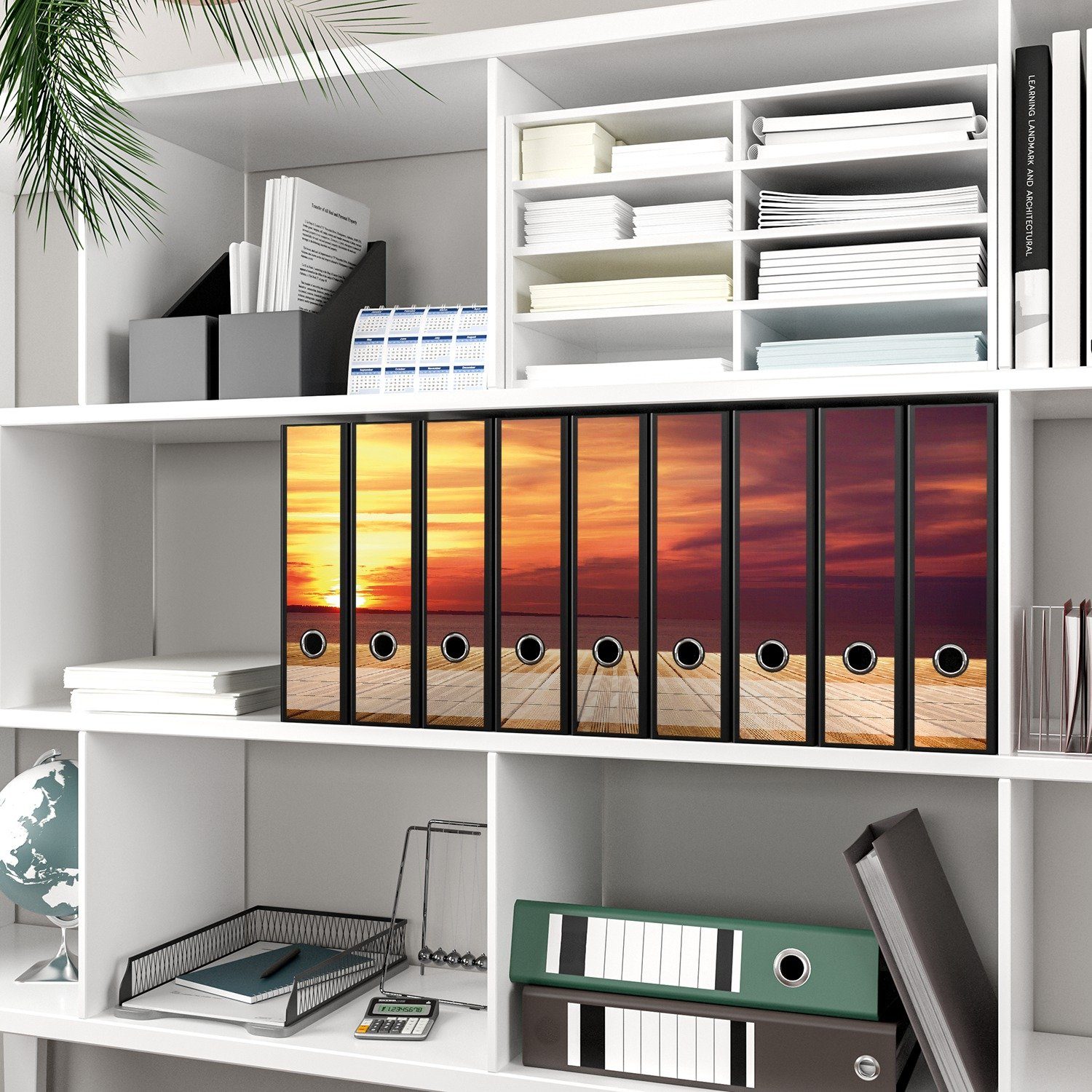 Thumbnail - Wallario Etiketten Steg am See - Sonnenuntergang und roter Himmel, Ordnerrücken-Sticker in verschiedenen Ausführungen