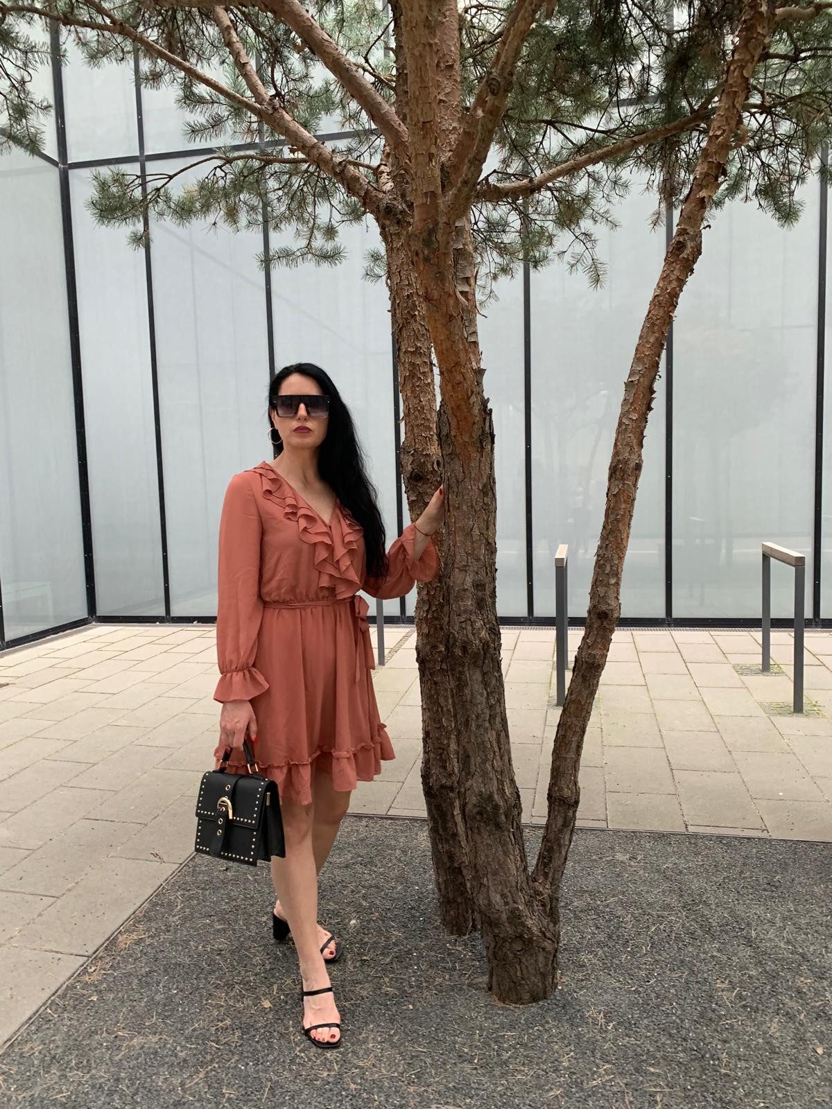 Lelü Fashion Babydollkleid Kleid mit Volants Rüschenbesatzung