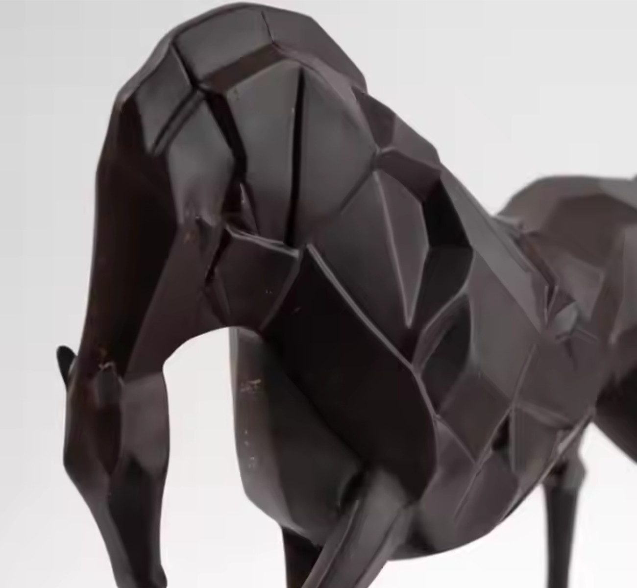 Quality Elegance Dekofigur Abstrakte Pferdefigur in Schwarz – Resin-Dekoration