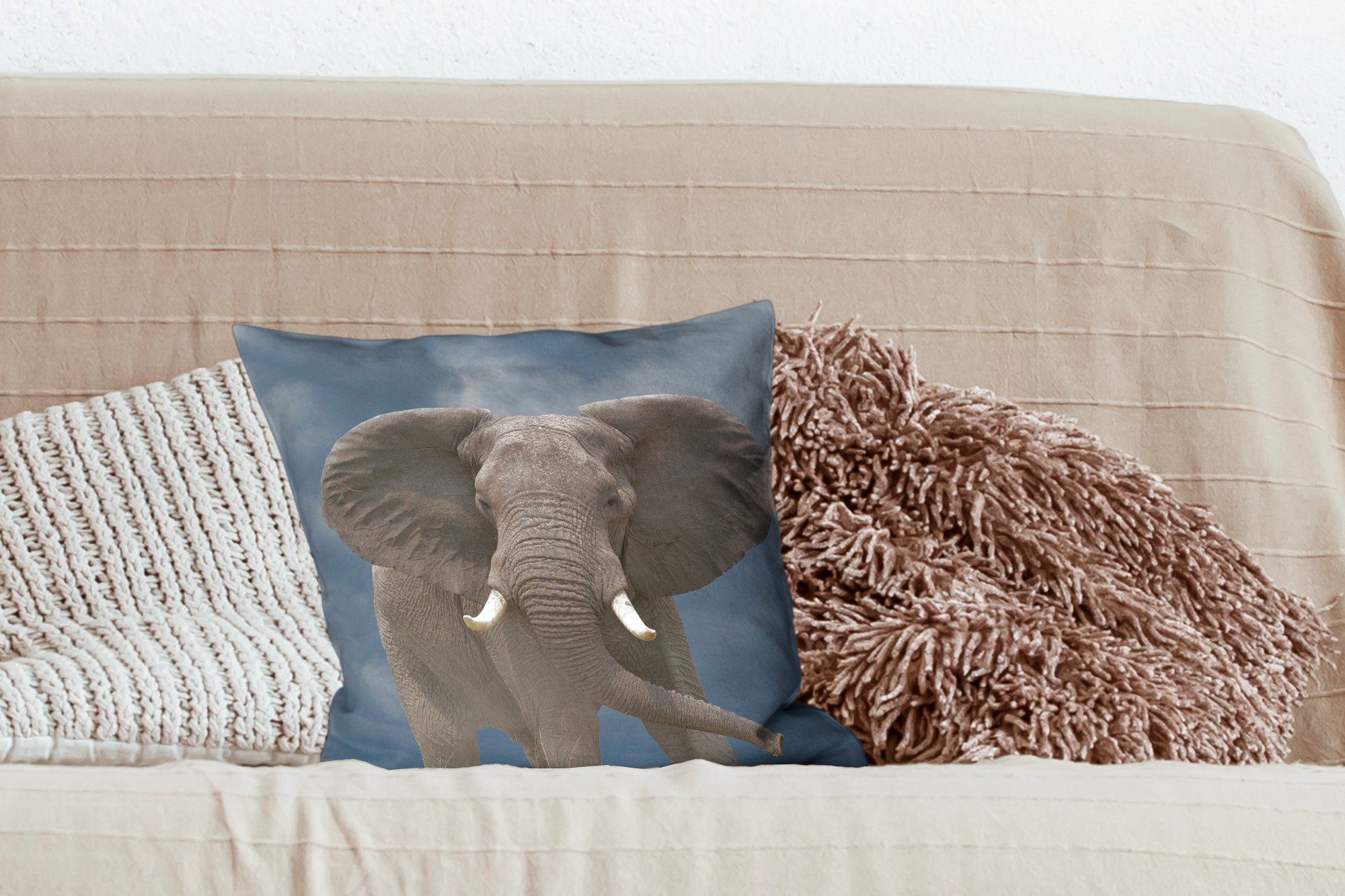 Elefant Schlafzimmer, - Tiere Sofakissen - Zierkissen mit Deko, Wohzimmer, MuchoWow Dekokissen - für Natur, Wolken Füllung
