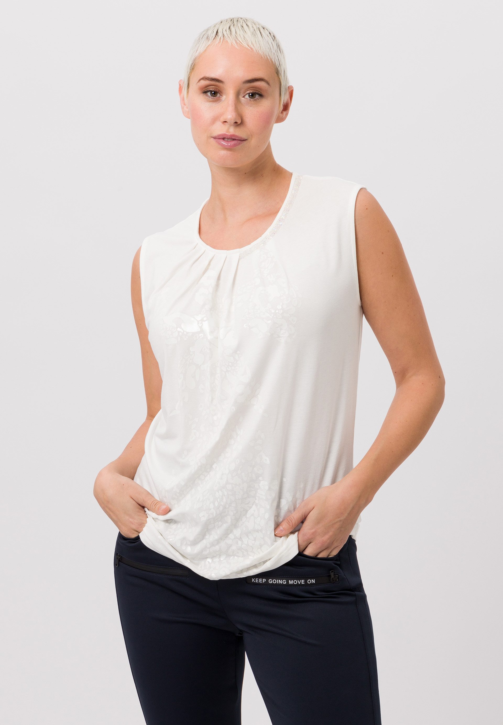 Shirttop mit Kettendetail am Ausschnitt