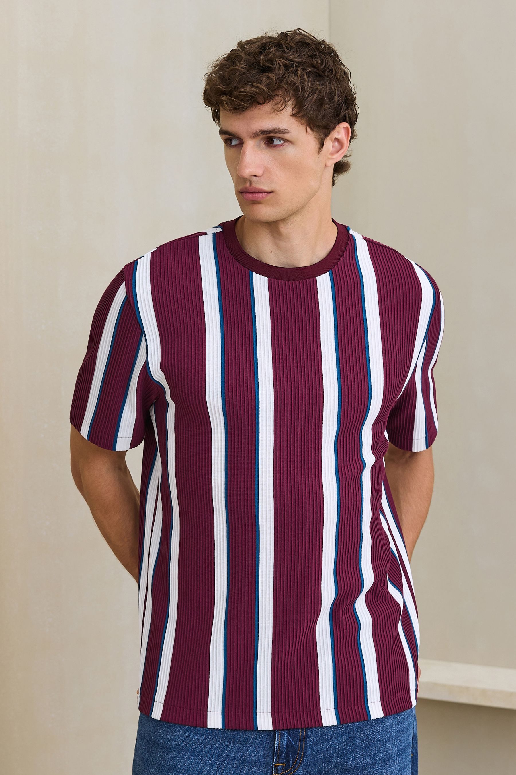 T-Shirt Edles T-Shirt mit vertikalen Streifen