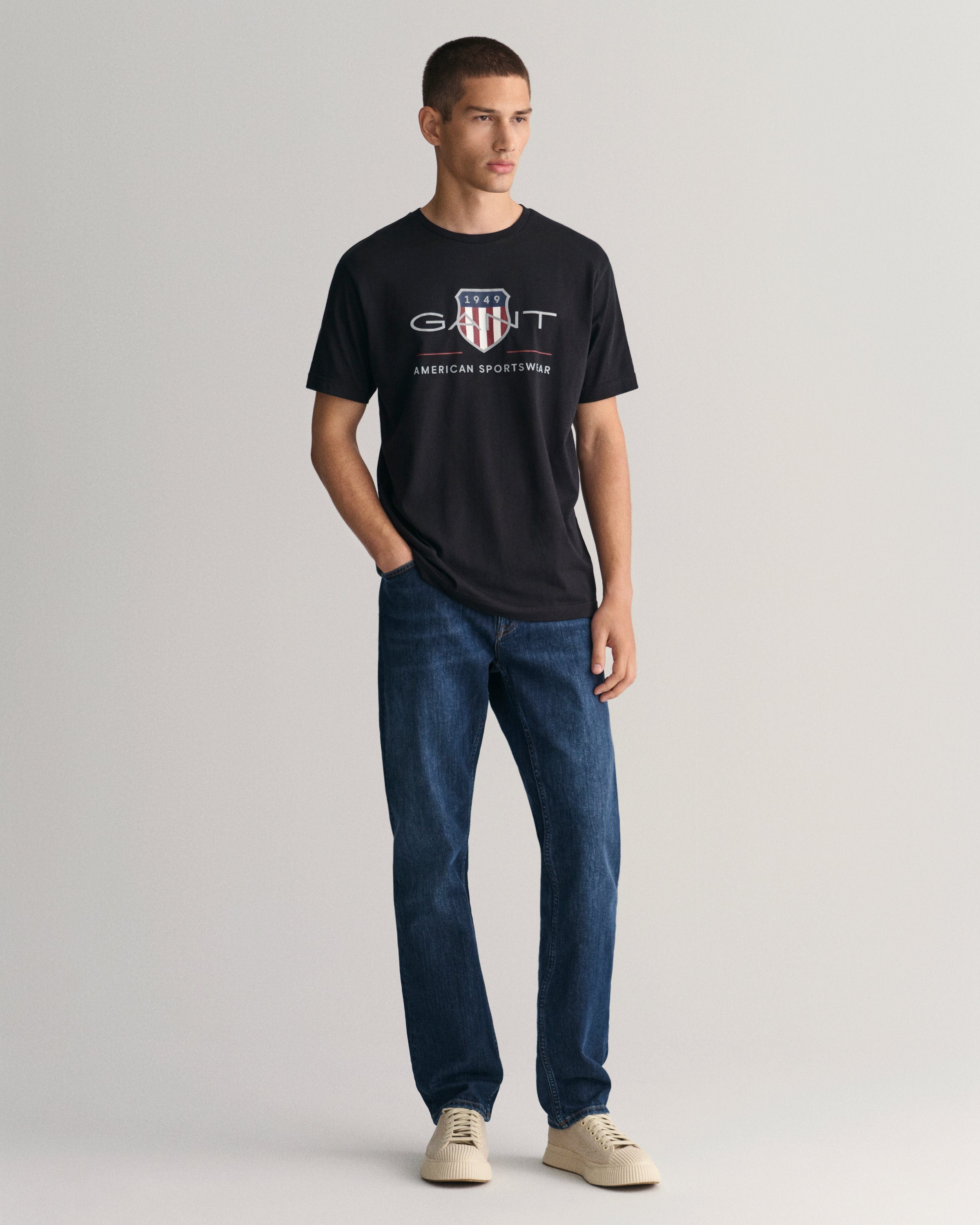 Gant T-Shirt REG mit SS Brust SHIELD BLACK Logodruck auf ARCHIVE der T-SHIRT