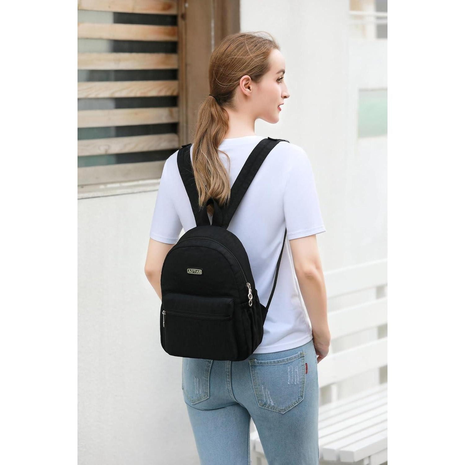 LuxusKollektion Minirucksack Rucksack Mini Damen Daypack Schultertasche 7L Schwarz