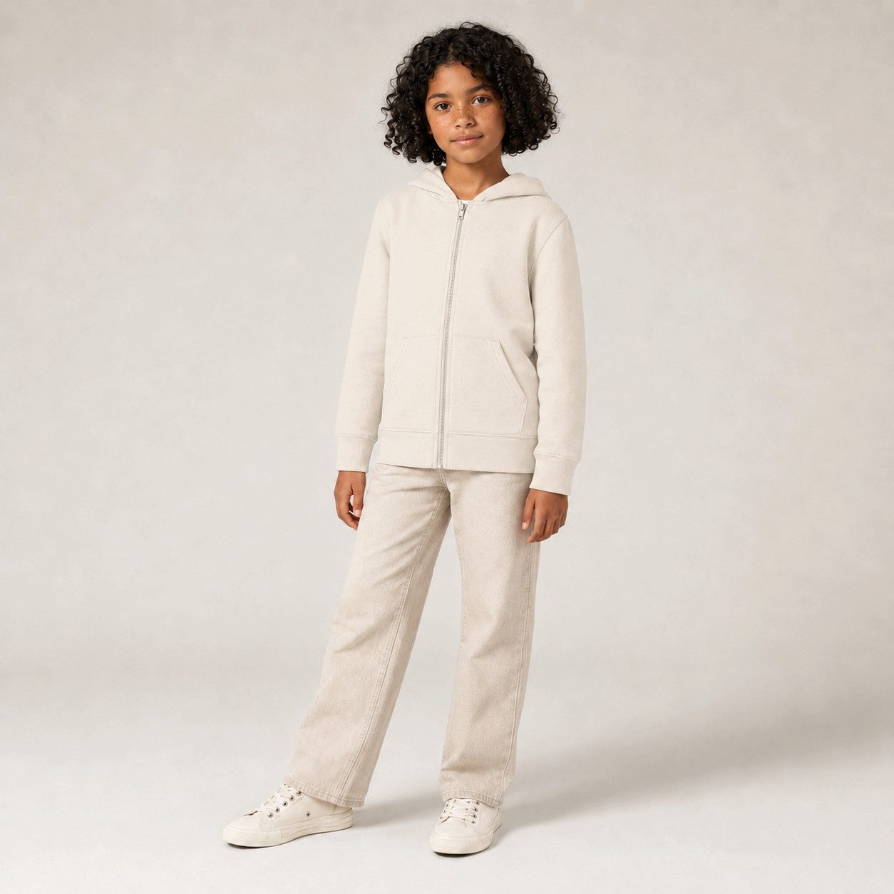 Sitztgut Kapuzensweatjacke Kinder Zip-Hoodie aus Bio-Baumwolle (1-tlg) Doppellagige Kapuze, Metallreißverschluss und Kängurutaschen