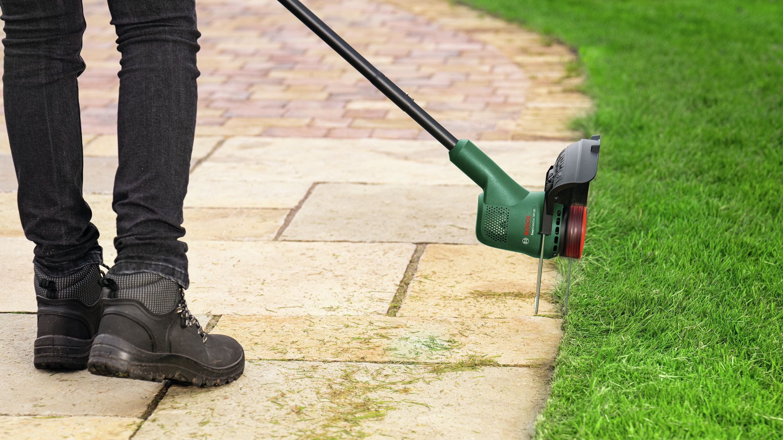 BOSCH Akku-Rasentrimmer EasyGrassCut 18V-26, 26 cm Arbeitsbreite Faden, Mit 1x Akku 2,5 Ah - im Karton