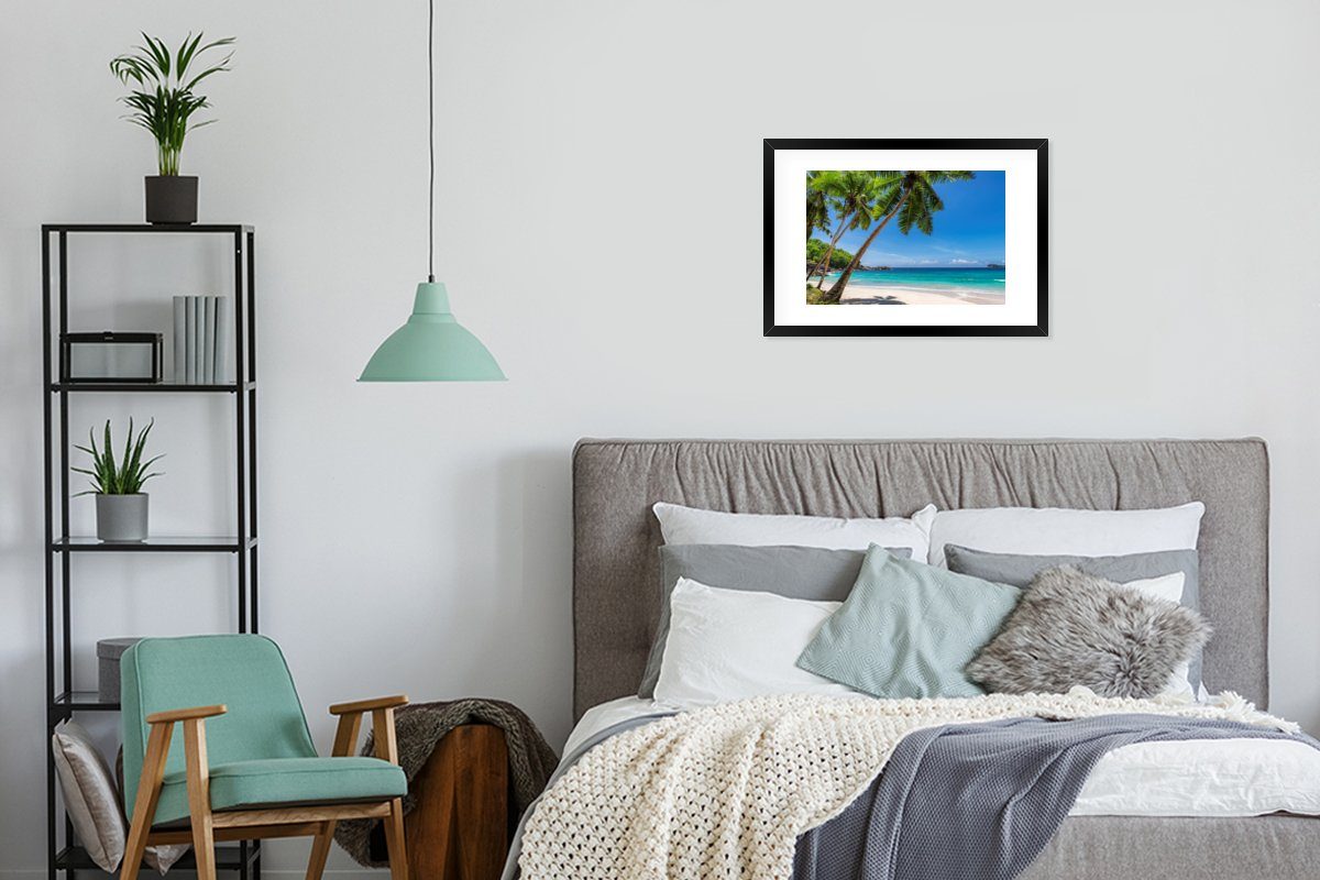Gerahmtes Insel, - Palme Kunstdruck, MuchoWow Poster, Strand (1 Rahmen, - St), mit Meer - Poster Schwarzem Bilderrahmen