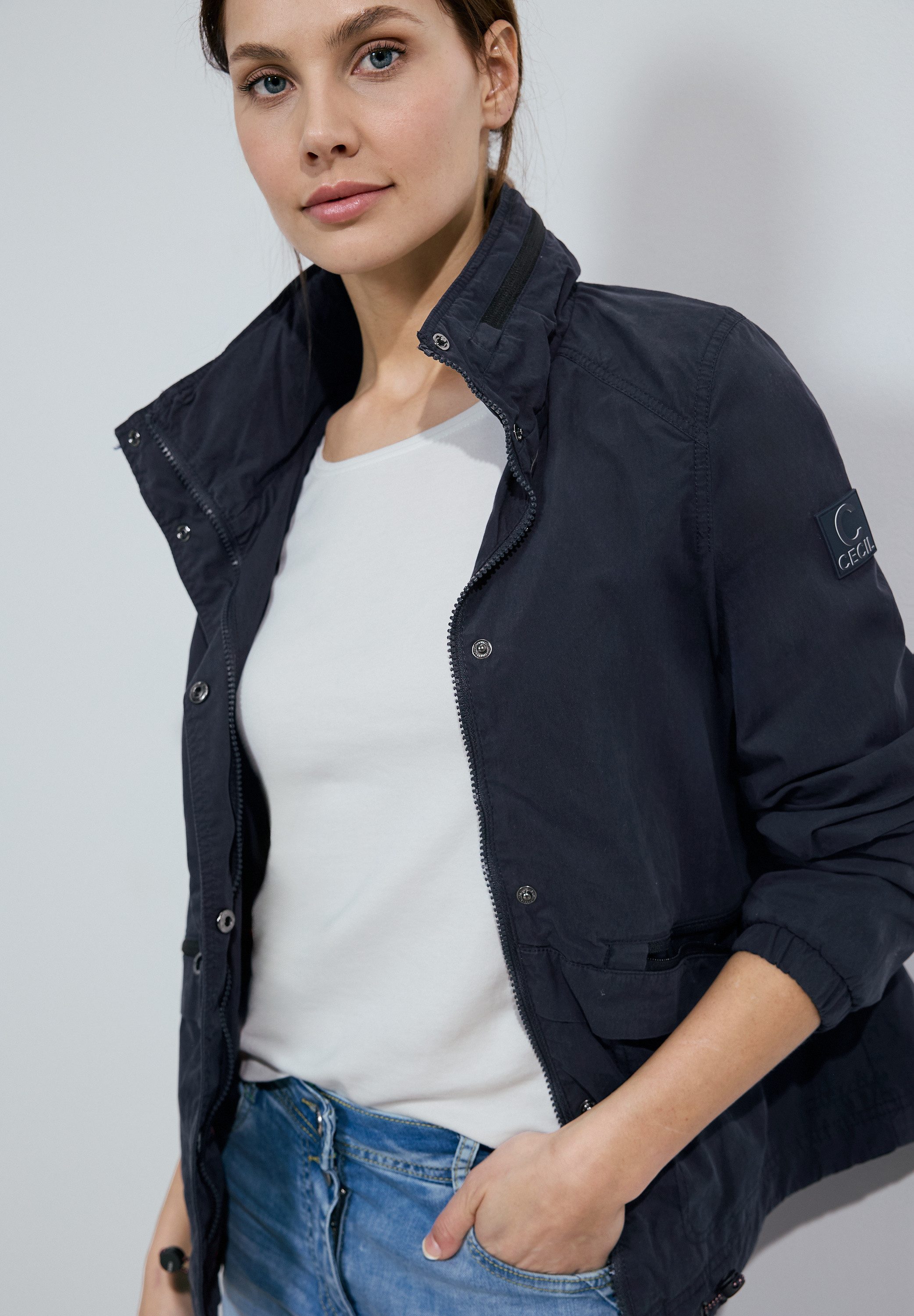Trägertop Sportive Übergangsjacke