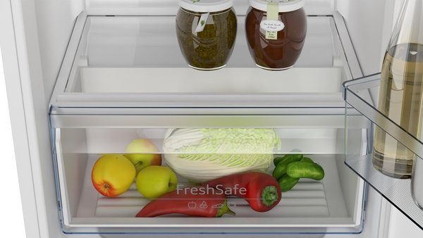 NEFF Einbaukühlschrank KI1411SE0, 122,5 cm hoch, 56 cm breit, Fresh Safe: Schublade für flexible Lagerung von Obst & Gemüse – Bild 4 von 5