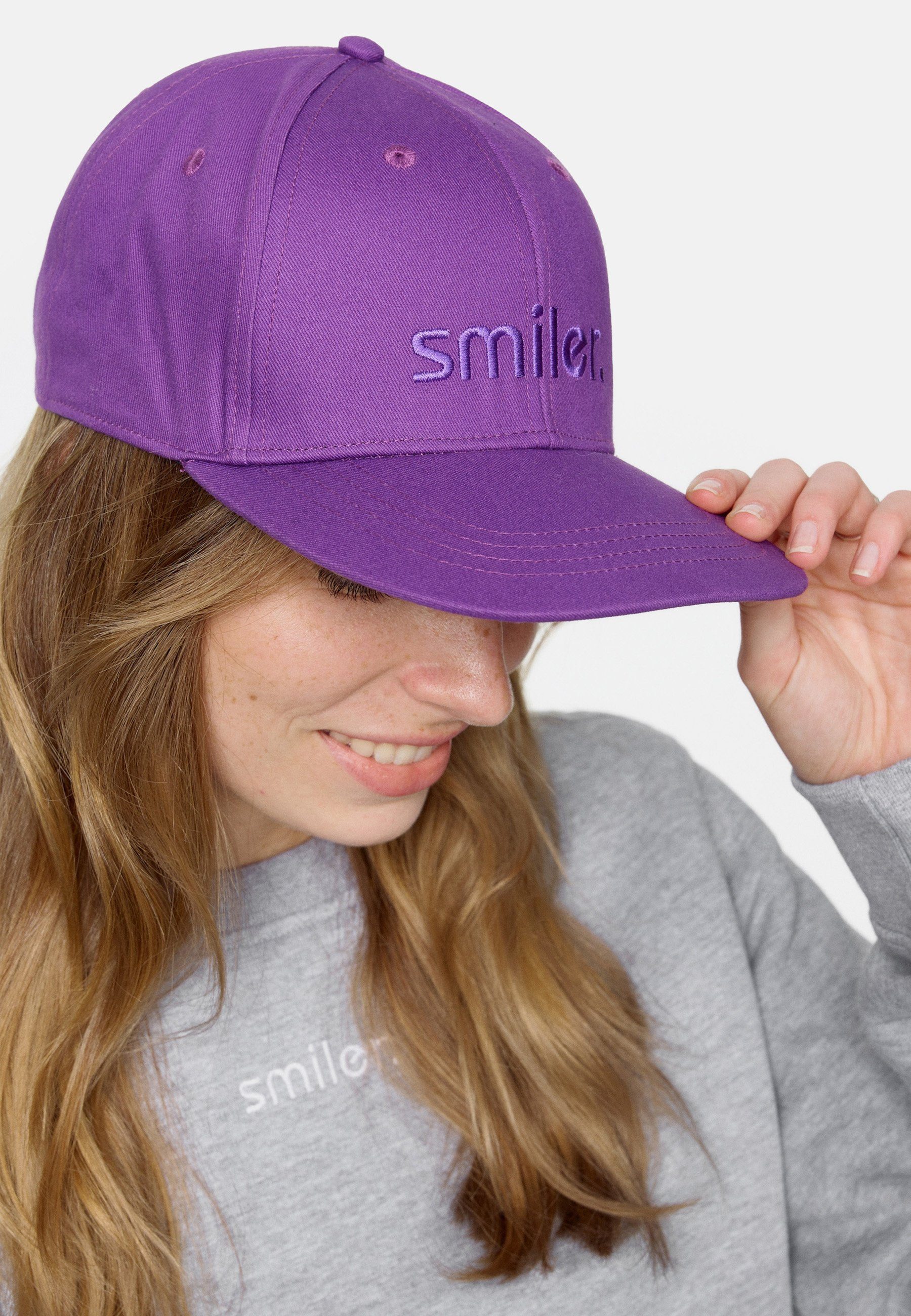 Cap smiler. Snapback shine. lila