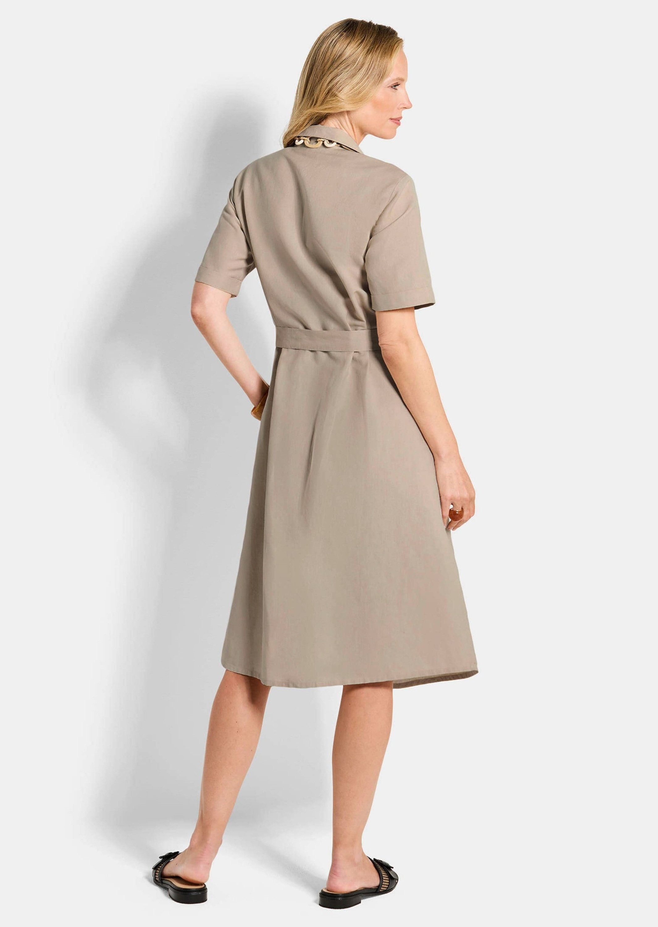 GOLDNER Sommerkleid Leinenkleid im Safari-Look Midikleid mit Hemdkragen, Knopfleiste, Taschen, Knielänge und Halbarm