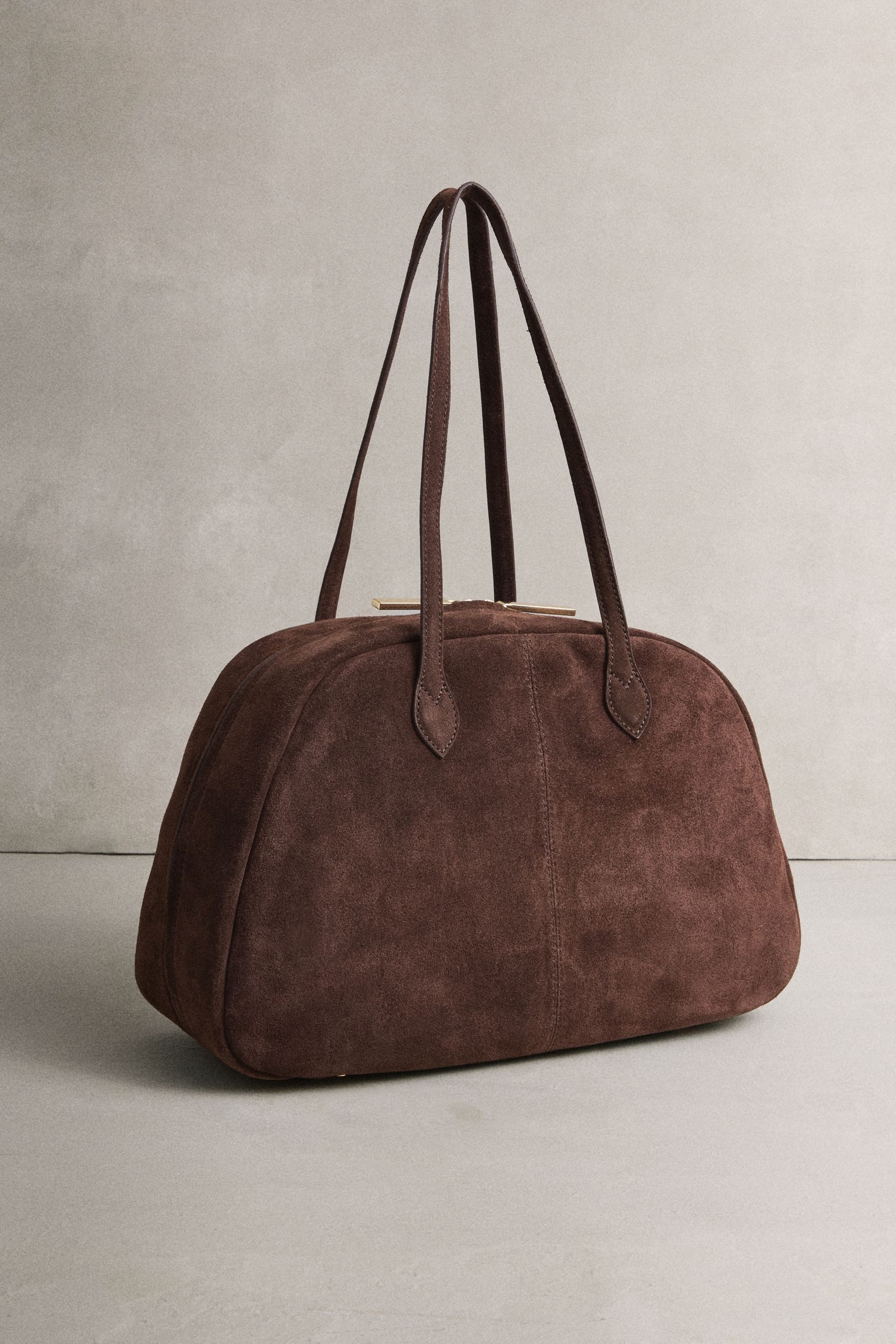 Next Schultertasche Schultertasche Bowlingtasche aus Veloursleder (1-tlg) günstig online kaufen