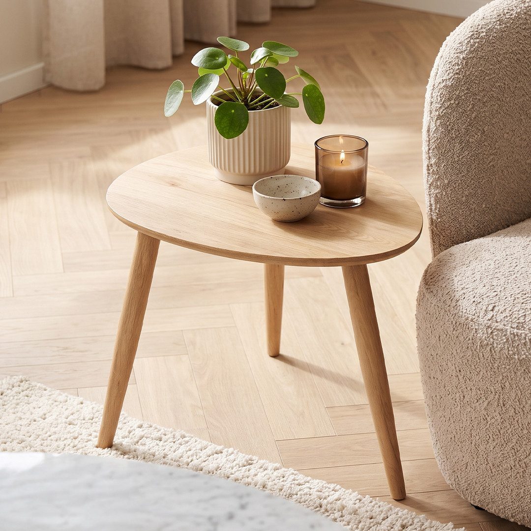 skølm Couchtisch Lodur aus Eiche Massivholz, Holztisch mit 3 Tischbeinen für Wohnzimmer, Wohnzimmertisch 55x38x45 cm, ovale Tischplatte