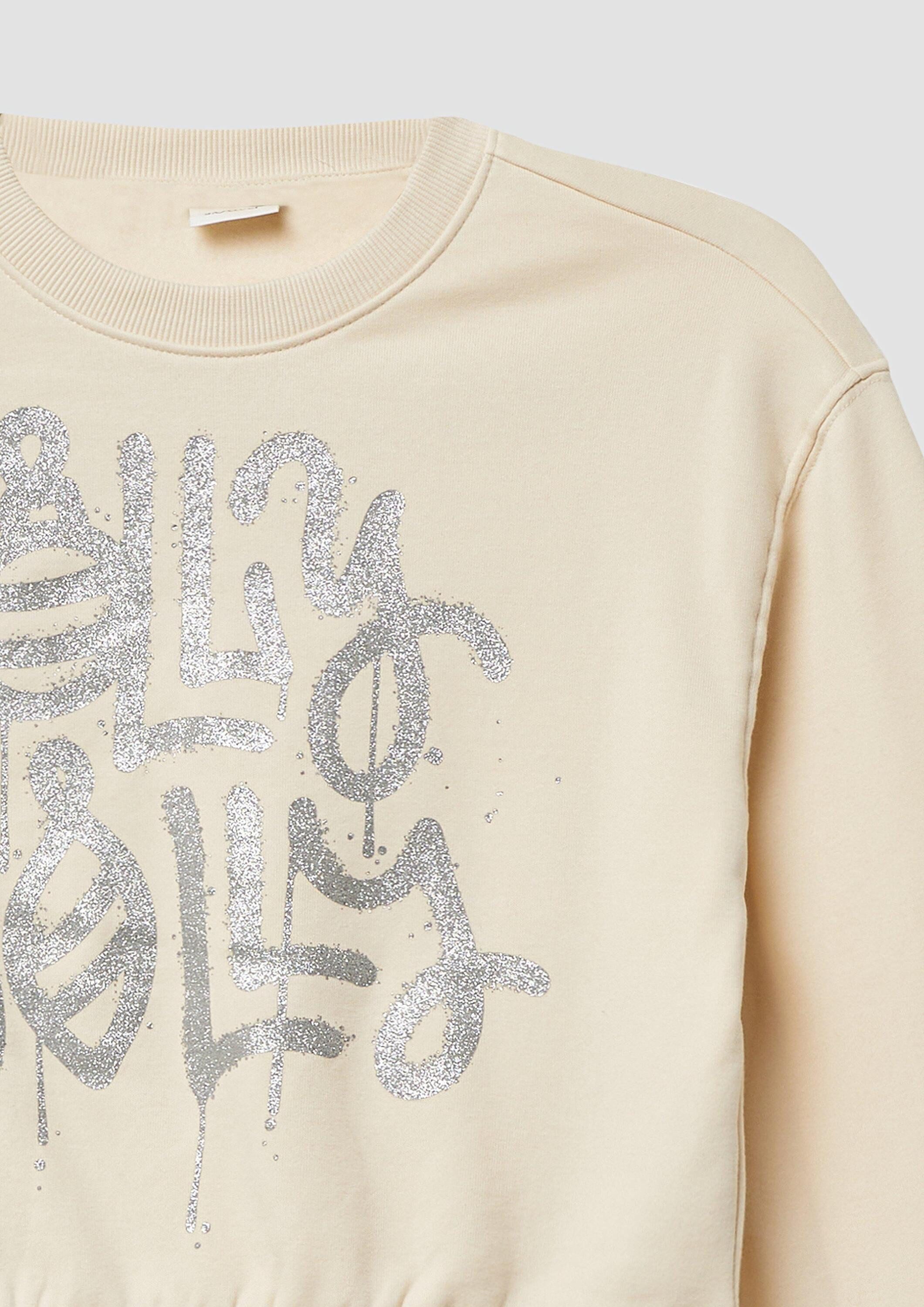 s.Oliver Sweatshirt Sweatshirt Kuscheliges Crop-Sweatshirt im Oversize Shape mit schimmerndem Print – Bild 4 von 4
