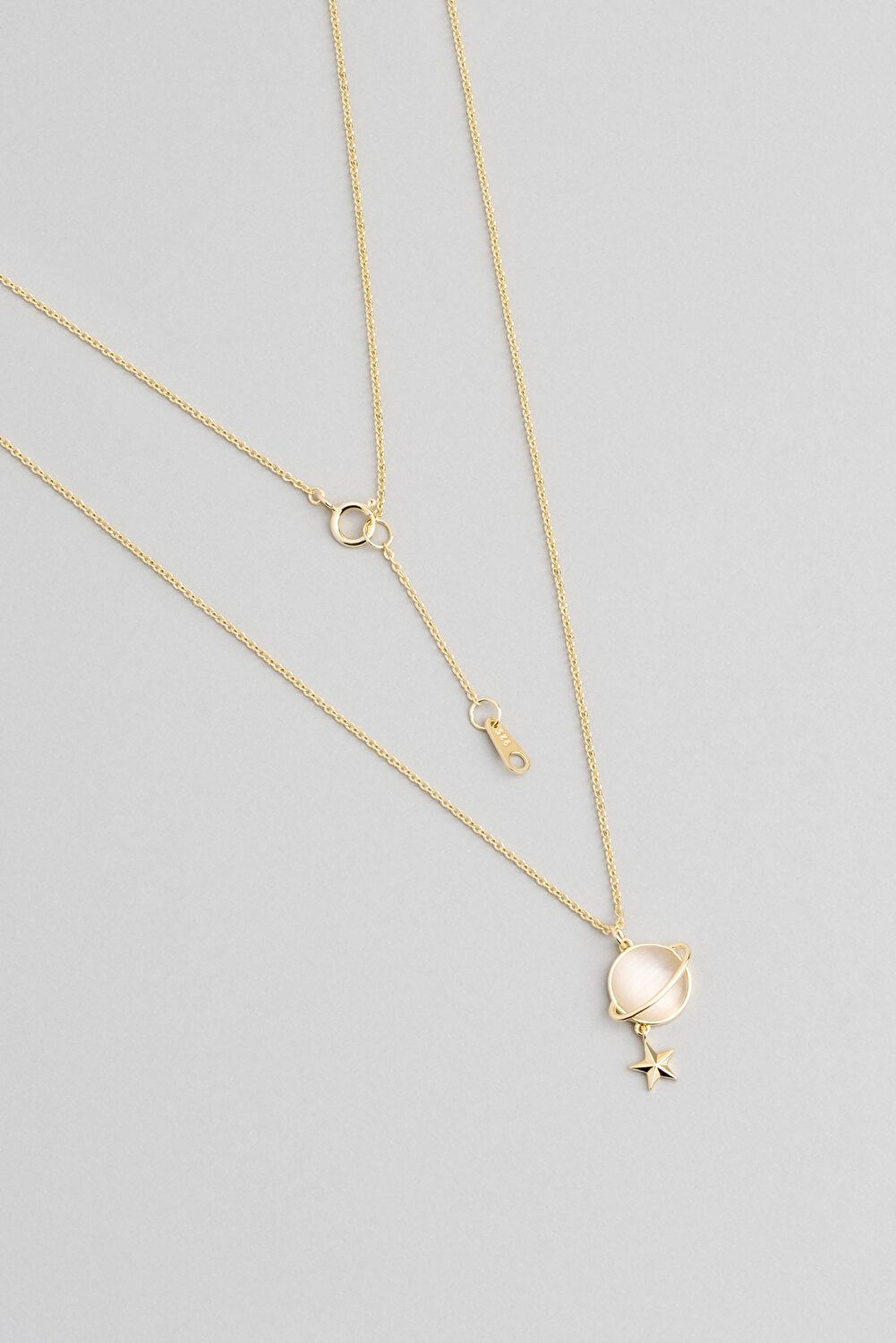 So CHIC... Kette mit Einhänger Saturn 18K vergoldete Silber Minimal Halskette