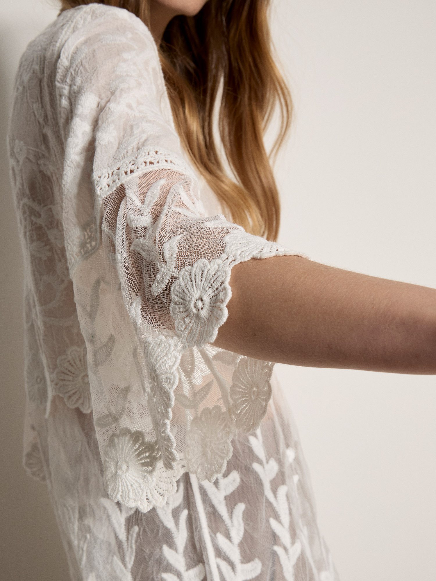 Apricot Shirtbluse Top mit Mesh-Lagen mit Stickerei