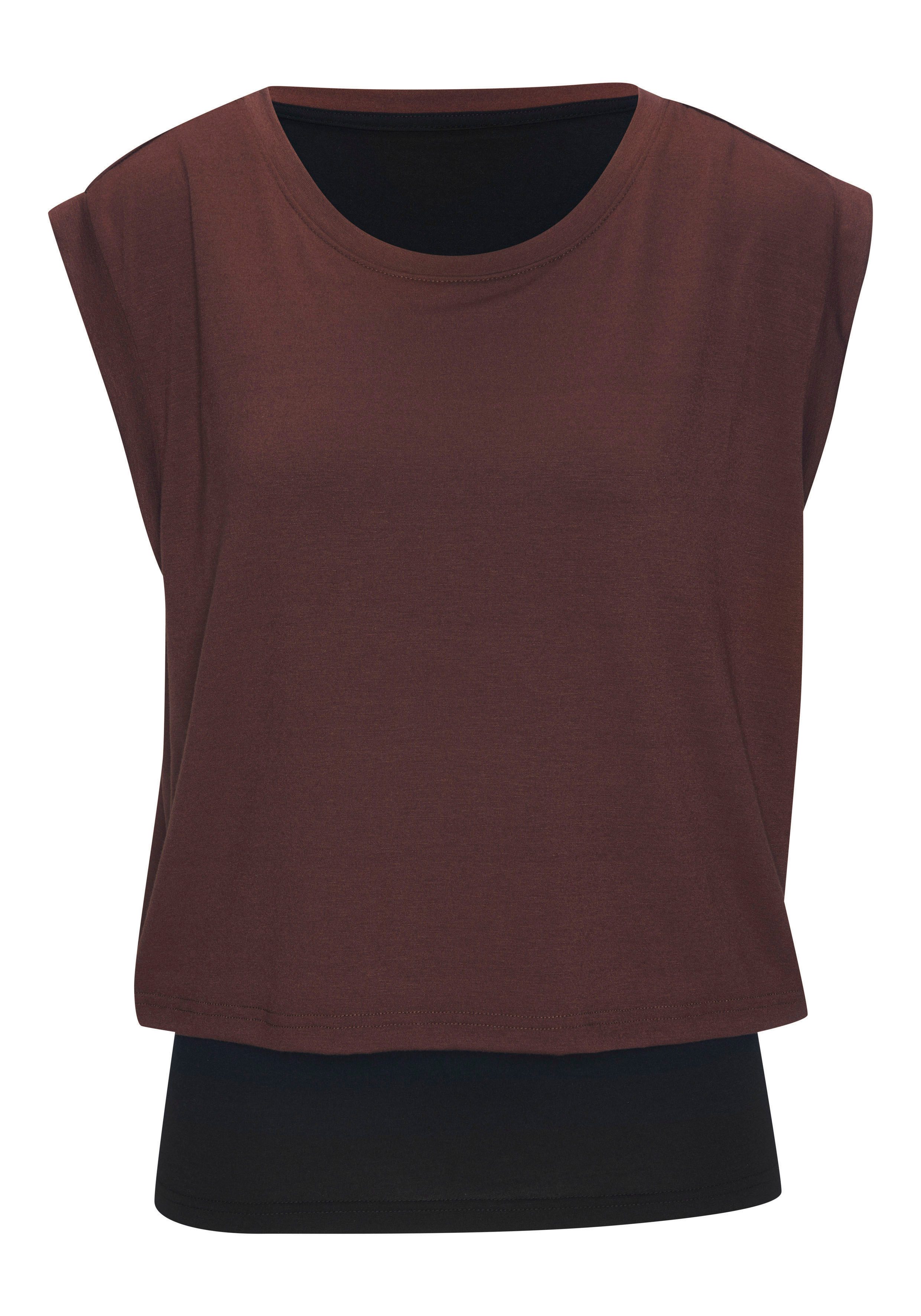 LASCANA ACTIVE 2-in-1-Shirt im doppellagigen Look. € 34,99