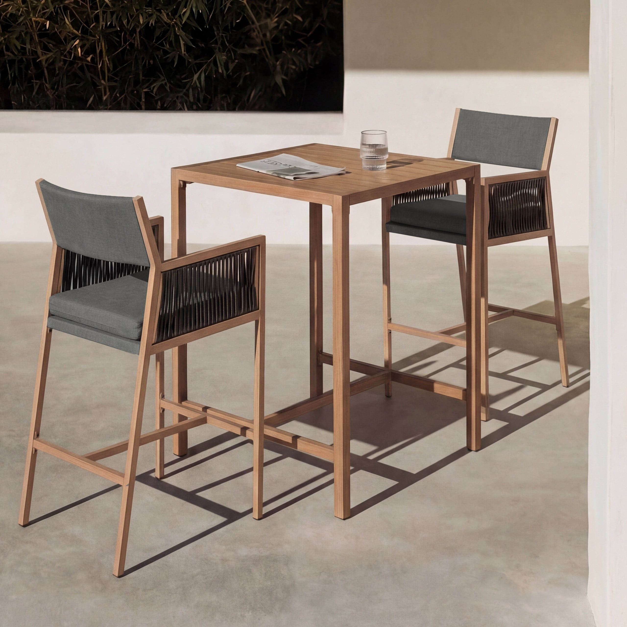 MCW Stehtisch MCW-Q12 (Set, 3er Set), Maximale Dauerbelastbarkeit je Sitzplatz: 120 kg