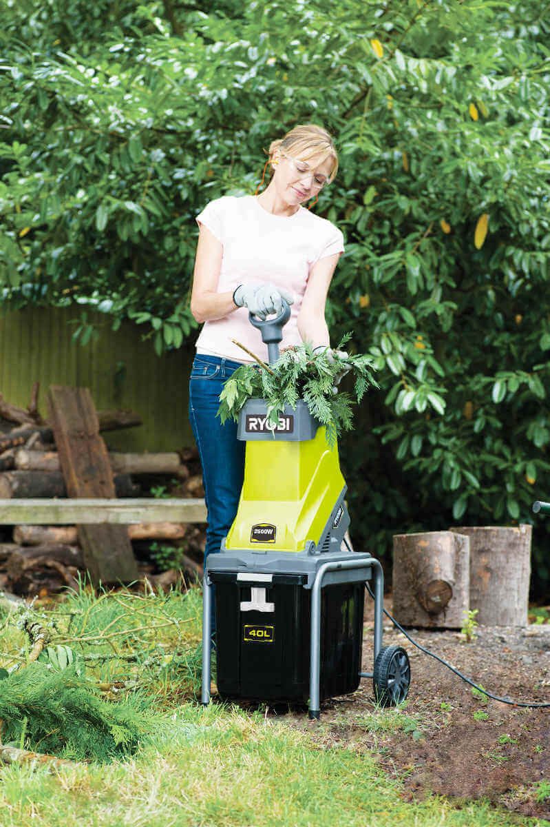 RYOBI Leisehäcksler RYOBI RHS2545B Elektro-Häcksler, Schredder, 2500W, bis 45mm Aststärke