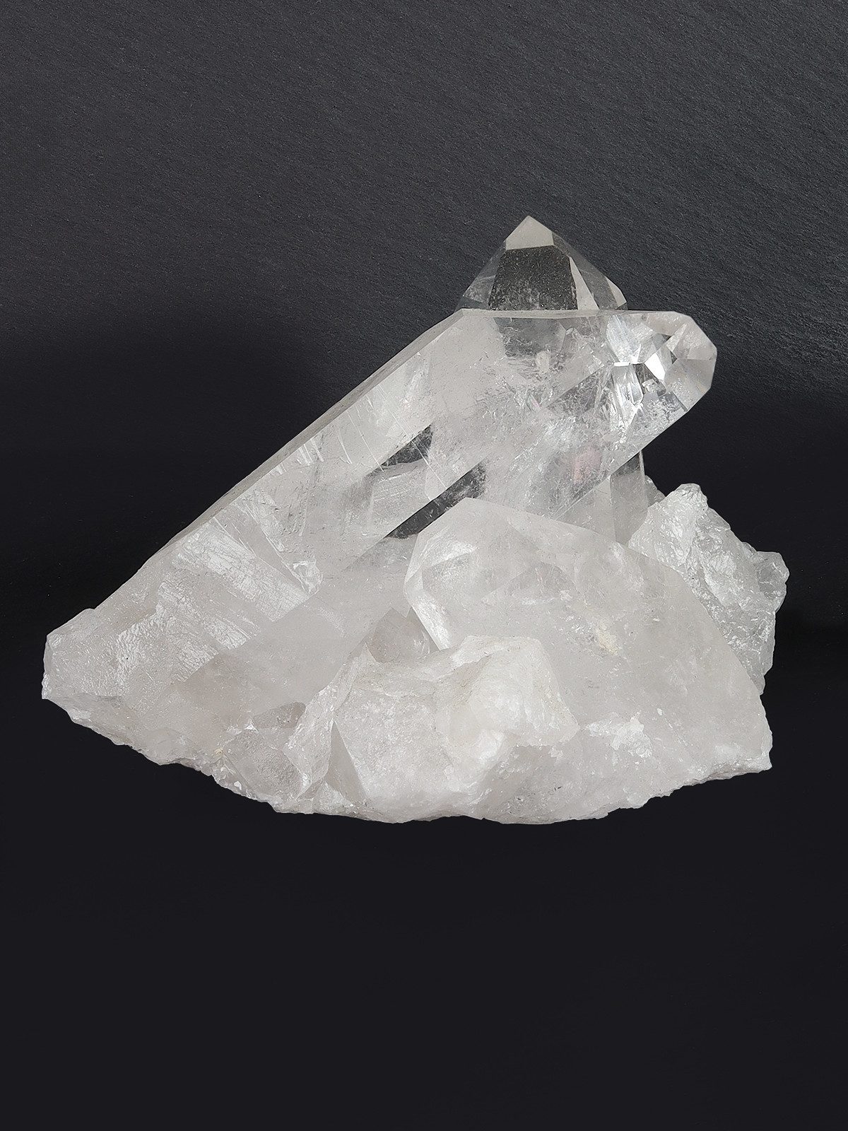StoneTrip Mineralstein Bergkristallstufe (Kristallgruppe) mit natürlichen Kristallspitzen, (1-St), Bergkristall