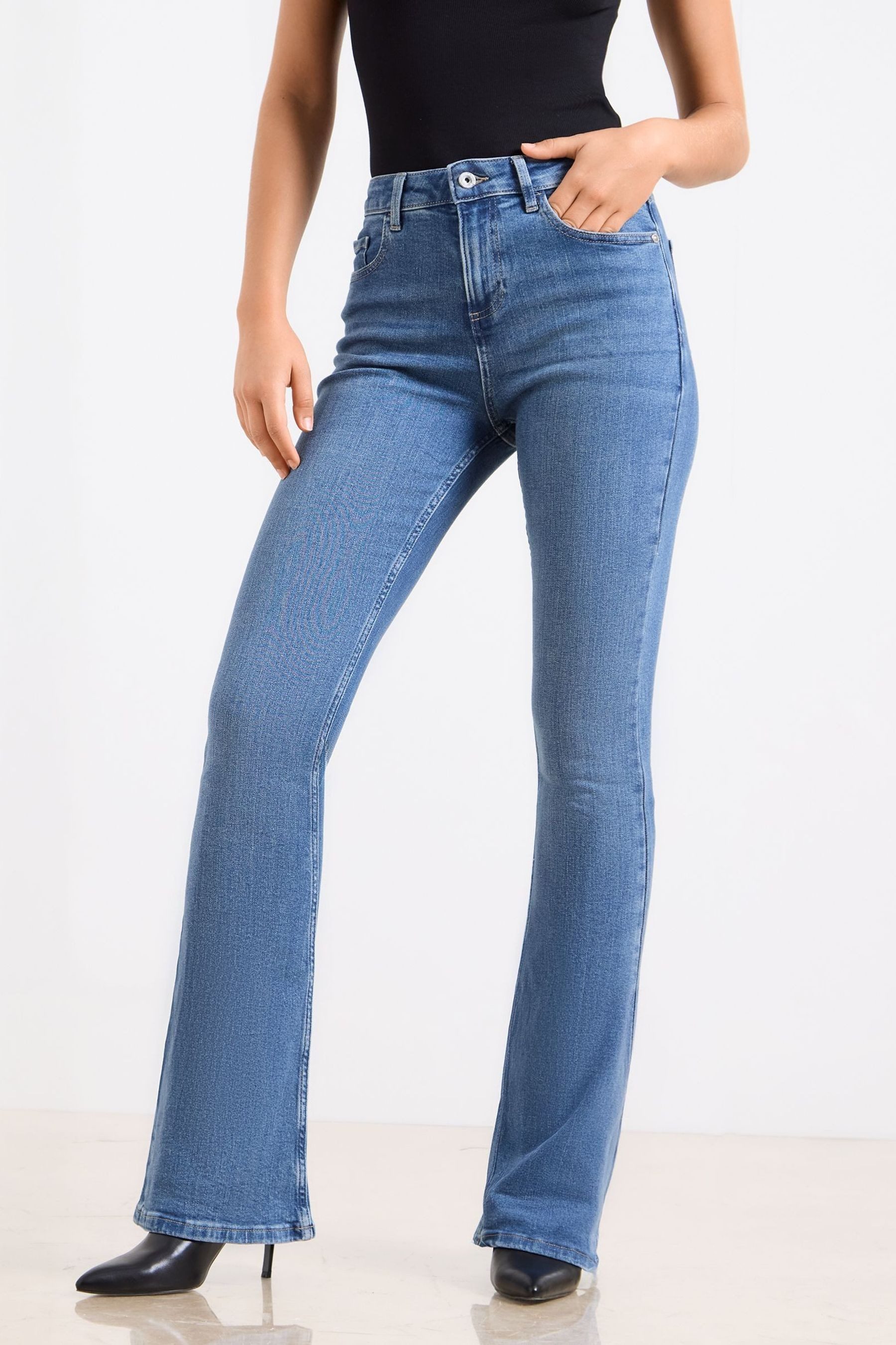 LIPSY Schlagjeans Ausgestellte Jeans mit mittlerem Bund, Regular (1-tlg)