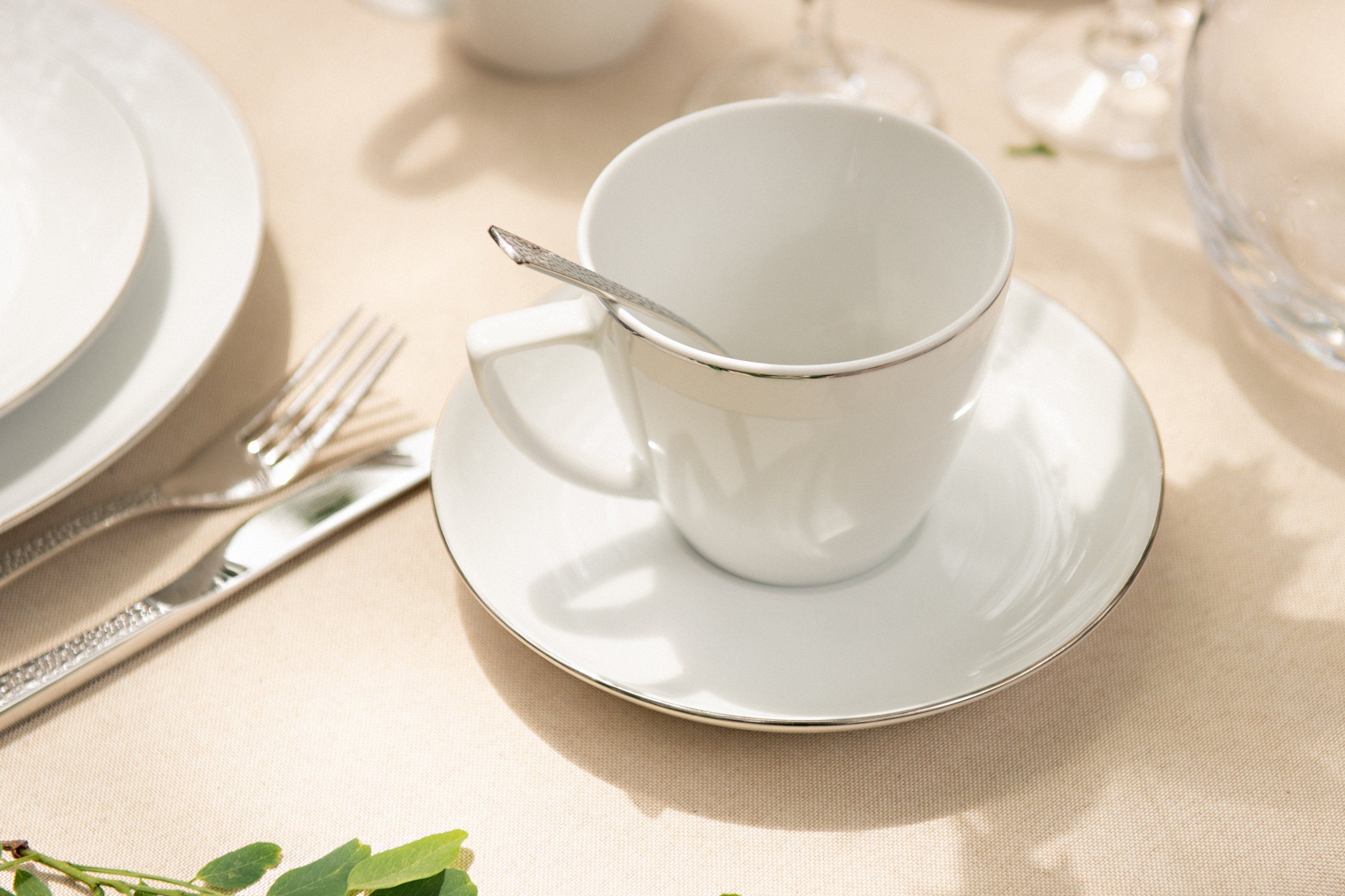 KONSIMO® Kaffeeservice BOSS Tassen & Untertassen (12-tlg), 6 Personen, Porzellan, rund, 350ml