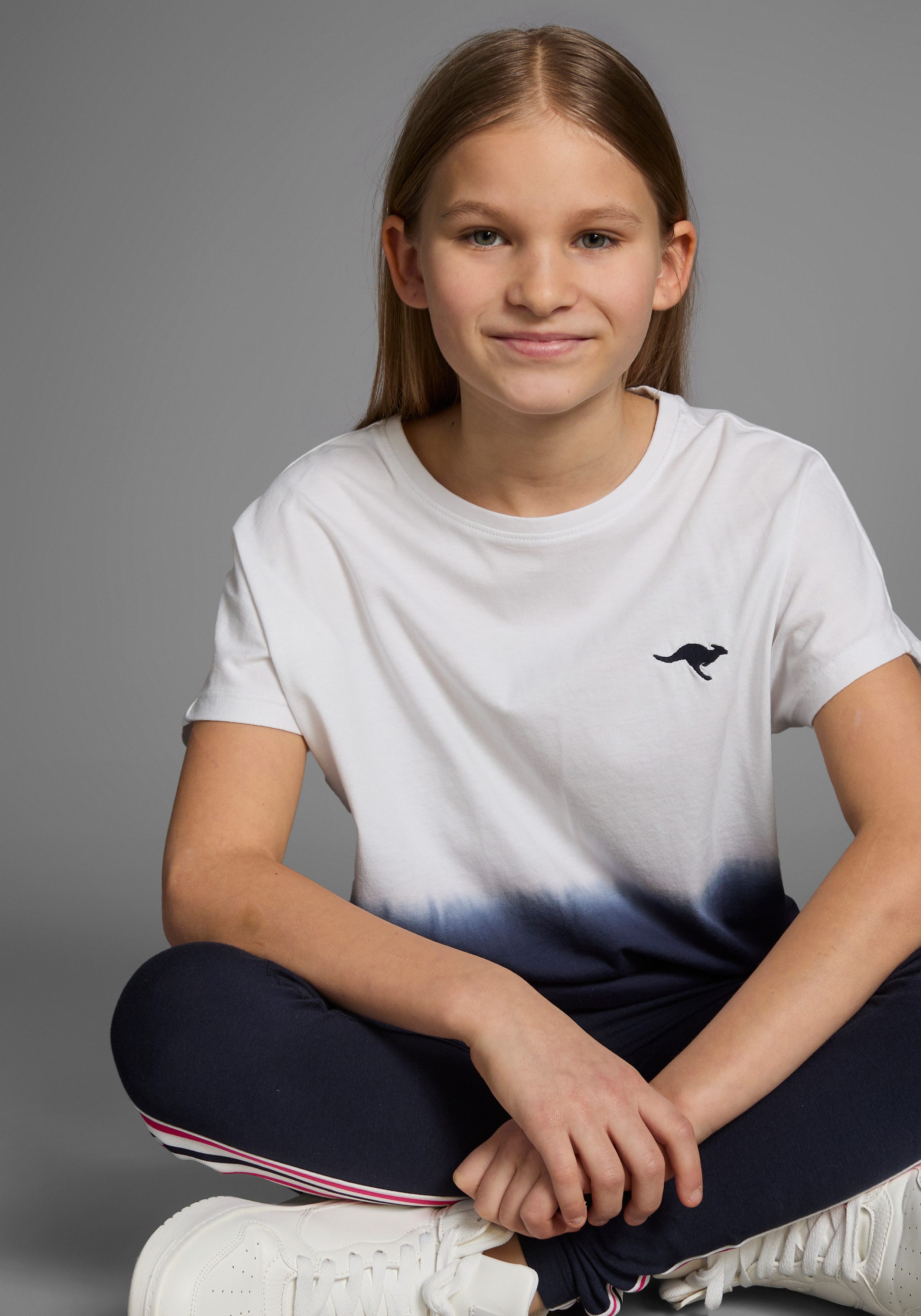 KangaROOS T-Shirt mit Farbverlauf und Logodruck Kurzarm, weite Fledermausärmel, modisches Batikmuster