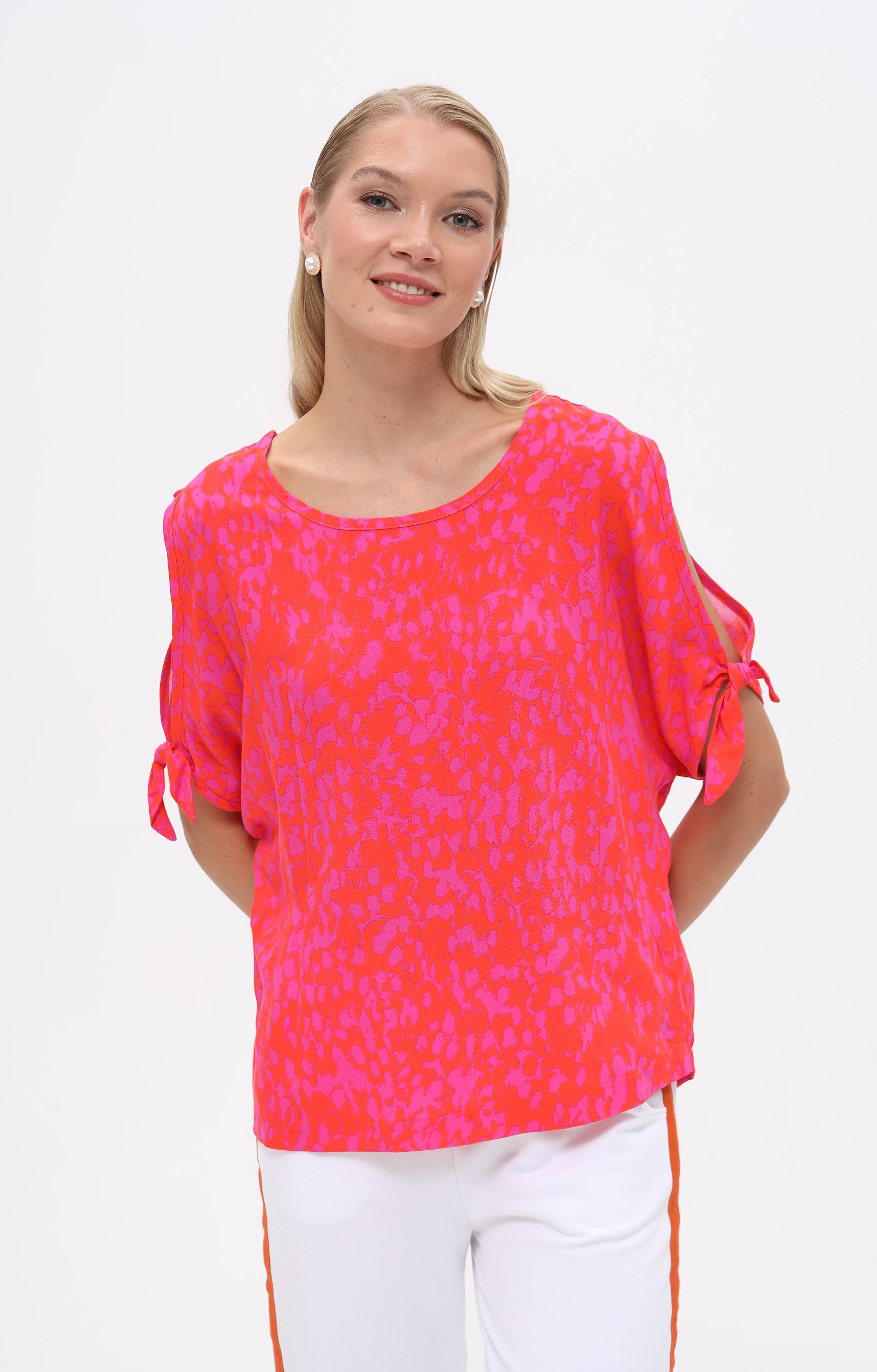 Blusentop mit abstraktem Print und Bindedetails