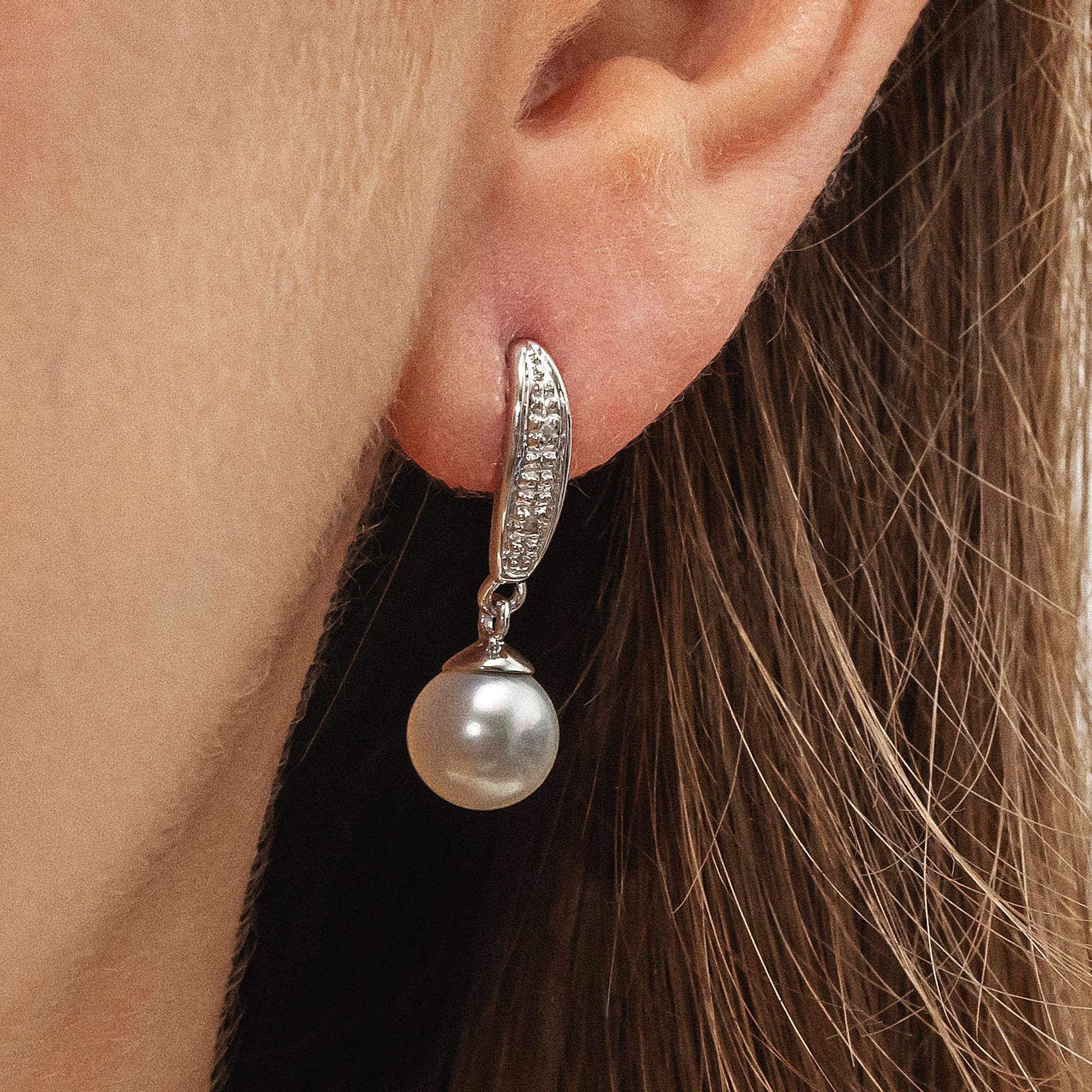 Diamonds by Ellen K. Paar Ohrhänger Gold 333 mit weißen Perlen und Diamanten 0,01ct.