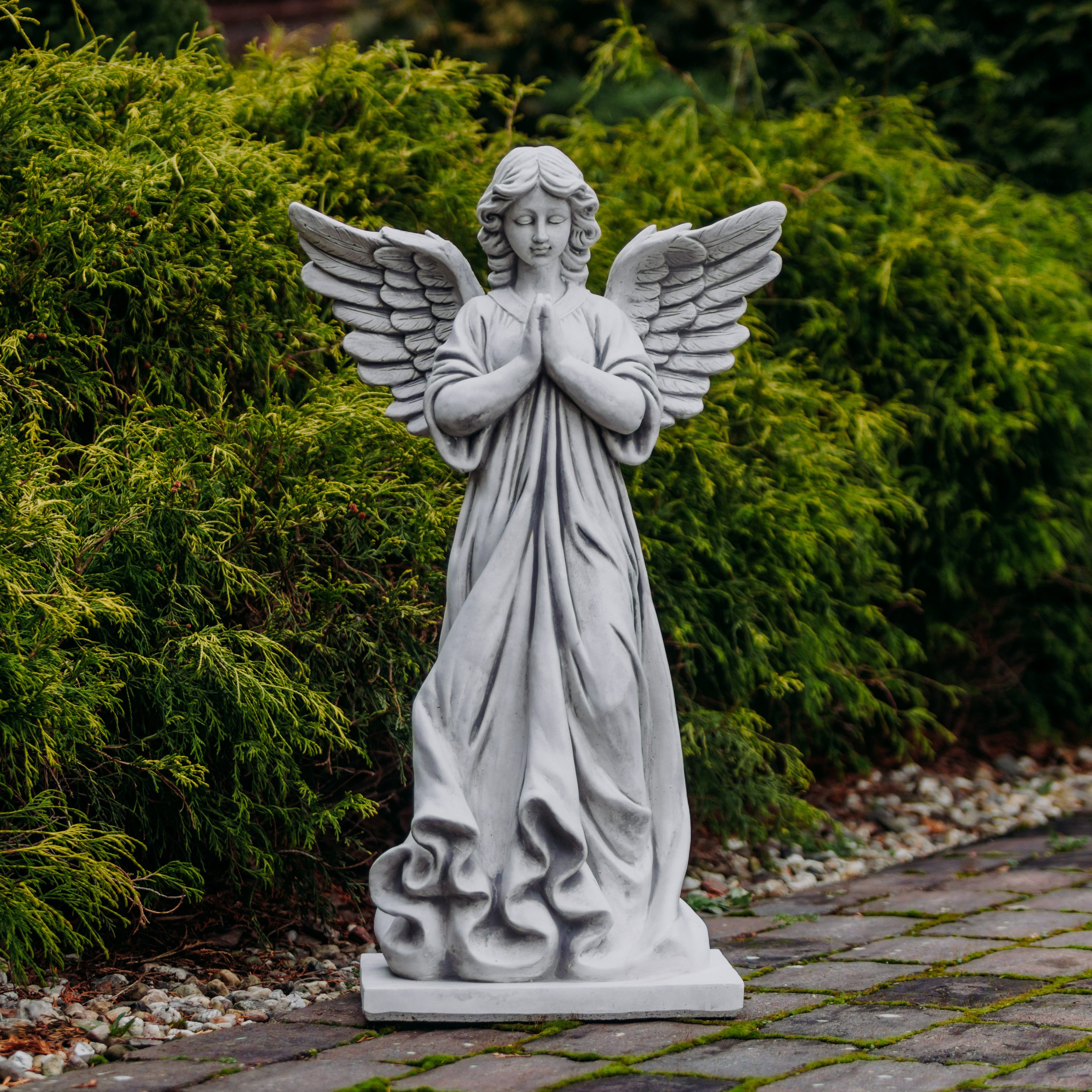 gartendekoparadies.de Gartenfigur Engel Statue mit Flügel und Bodenplatte, Steinfigur H. 80 cm, 48 kg, Frostsicher