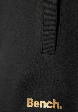 Bench. Loungewear Relaxshorts -Kurze Sweathose mit kurzen Seitenschlitzen und seitliche Taschen, Loungeanzug