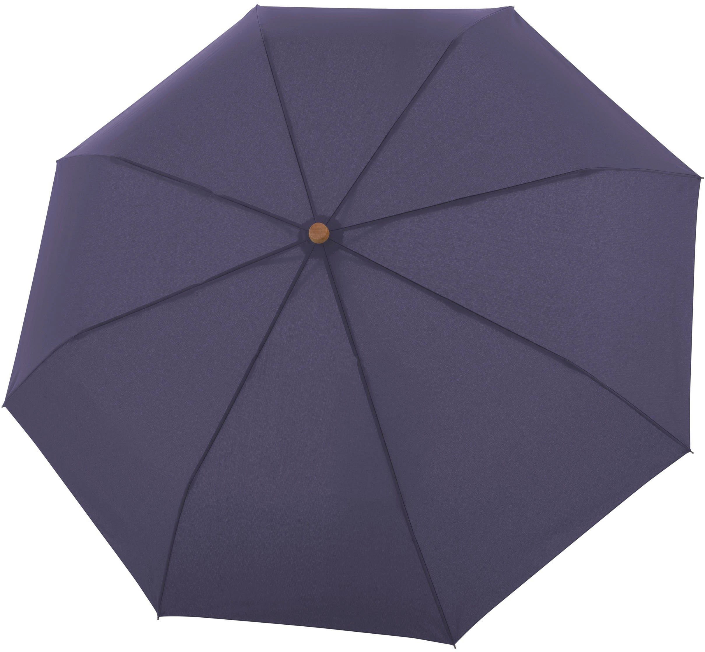 doppler® Taschenregenschirm nature Magic uni, perfect purple, aus recyceltem Material mit Griff aus FSC®- schützt Wald - weltweit | Taschenschirme