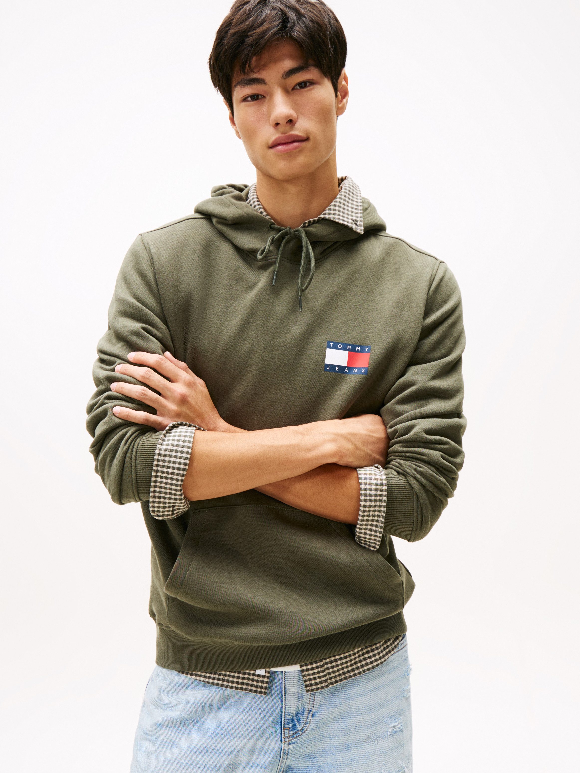 Tommy Jeans Sweatshirt TJM REG ESSENTIAL FLAG HOOD EXT mit bedruckten Marke günstig online kaufen