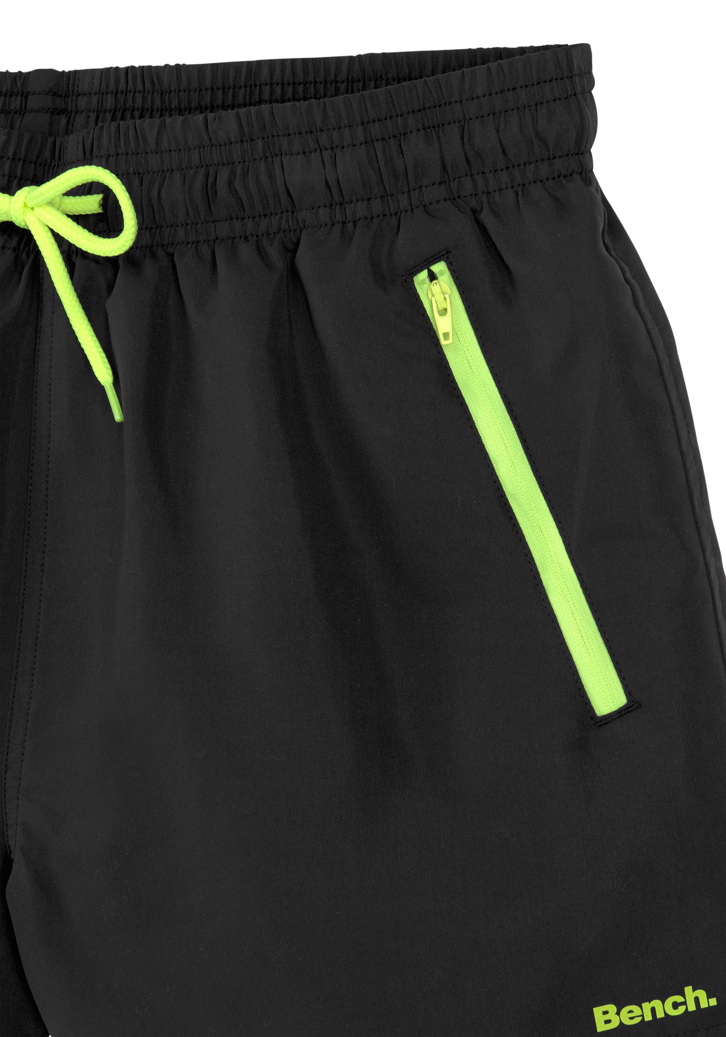 Bench. Badeshorts mit Reißverschlusstaschen – Bild 3 von 5