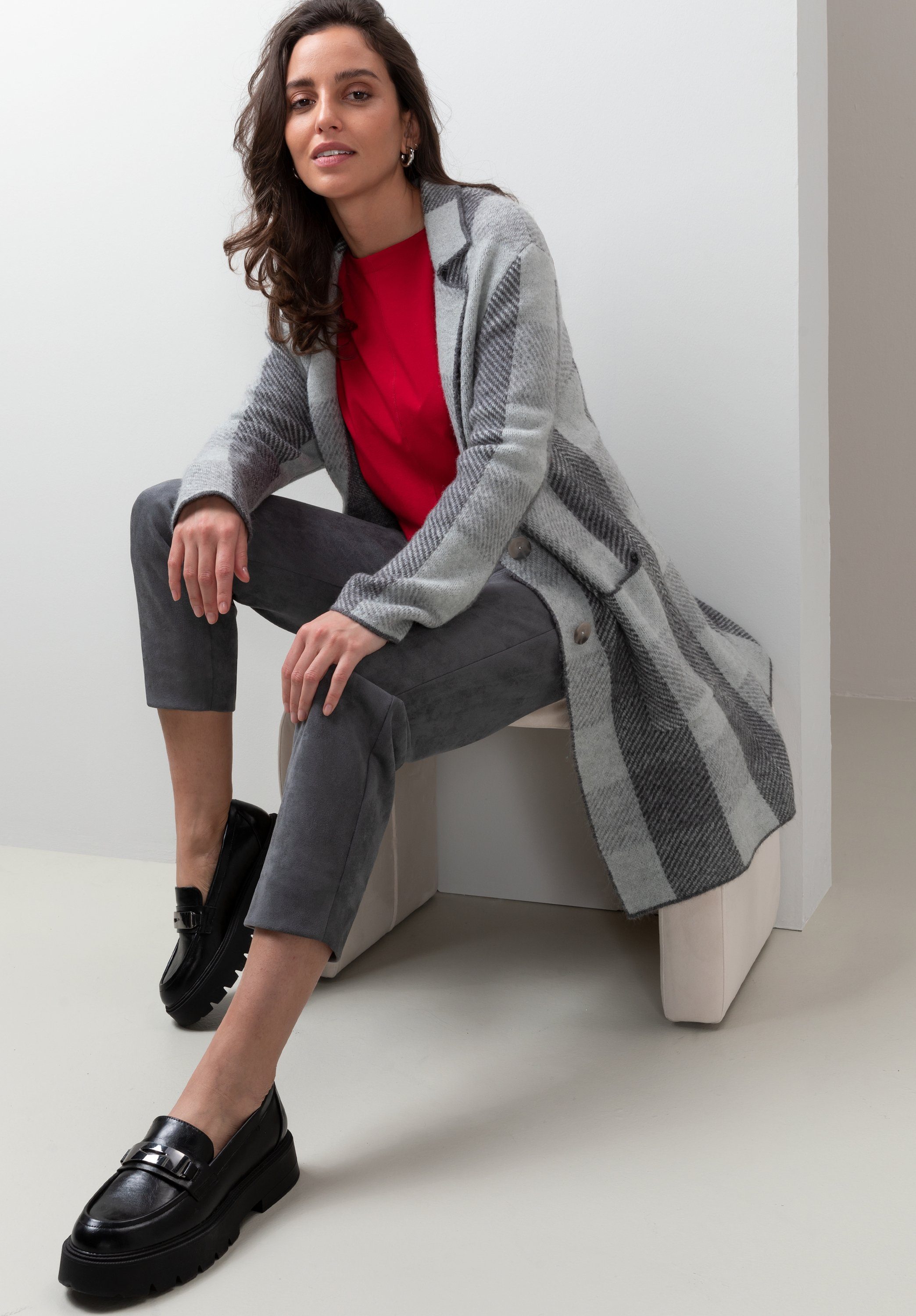 Muster coolem Karo flauschiger Longstrickjacke und bianca in Strick-Optik KOSMOS