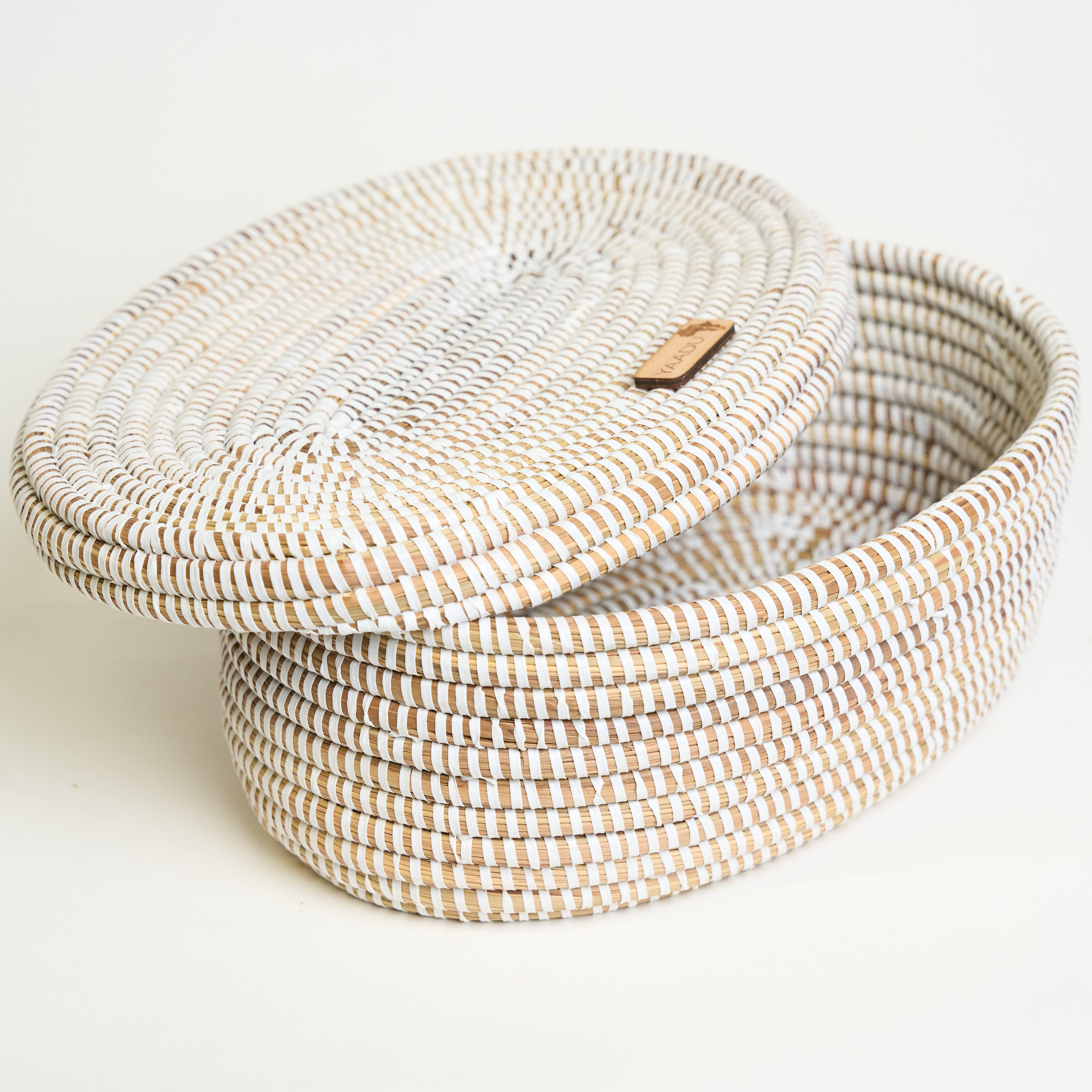 YAADU Brotkorb geflochtener Aufbewahrungskorb mit Deckel, Savannengras, 32x24cm - Handgefertigt in Afrika aus traditioneller Flechtkunst