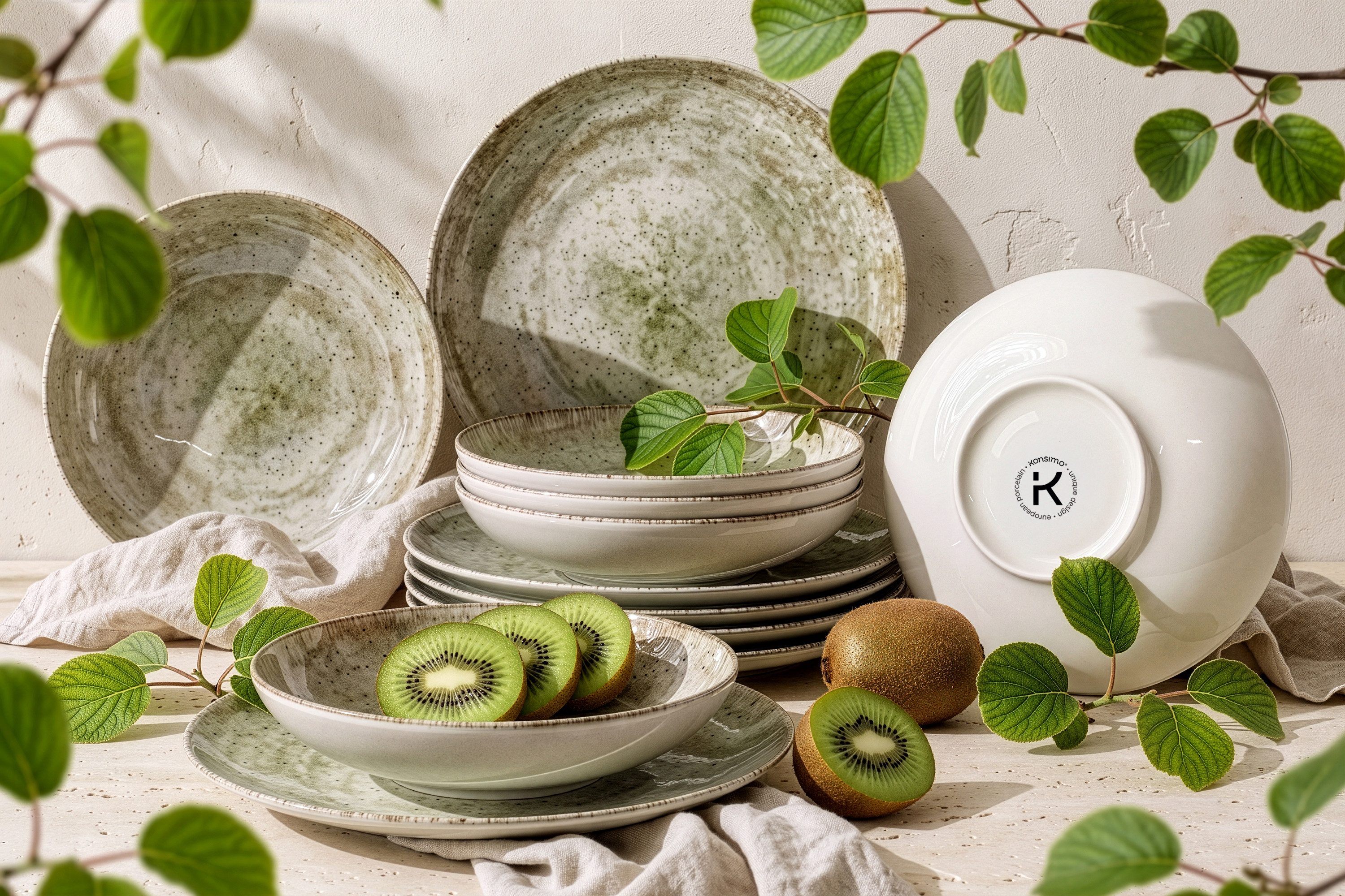 KONSIMO® Tafelservice ERATO Geschirr-Set, hergestellt in der EU, (12-tlg), 6 Personen, Porzellan, spülmaschinengeeignet, mikrowellengeeignet, Rundform, Hartporzellan
