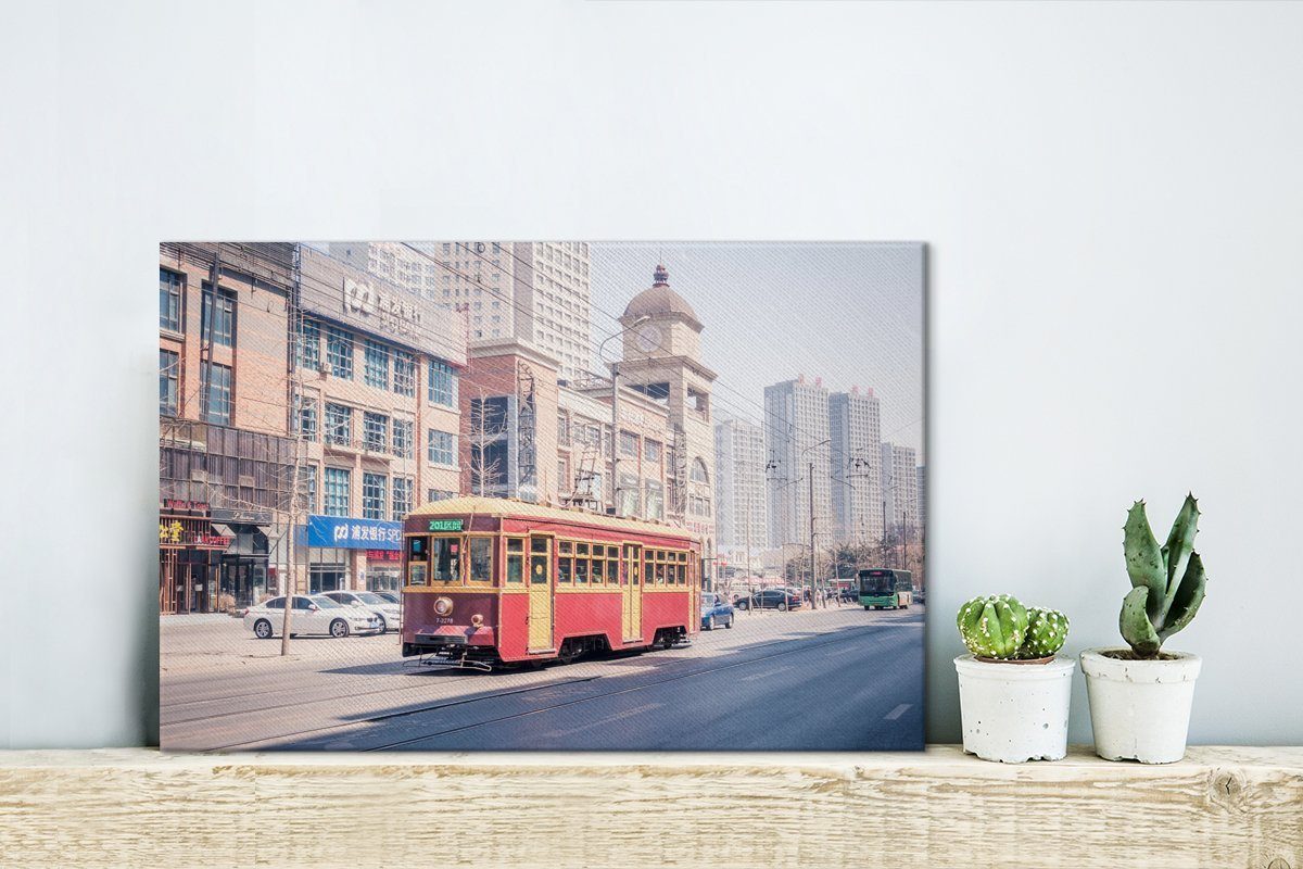 OneMillionCanvasses® Leinwandbild Traditionelle Straßenbahnen Wanddeko, den cm von St), in Straßen (1 Leinwandbilder, Aufhängefertig, Wandbild Dalian, China, 30x20